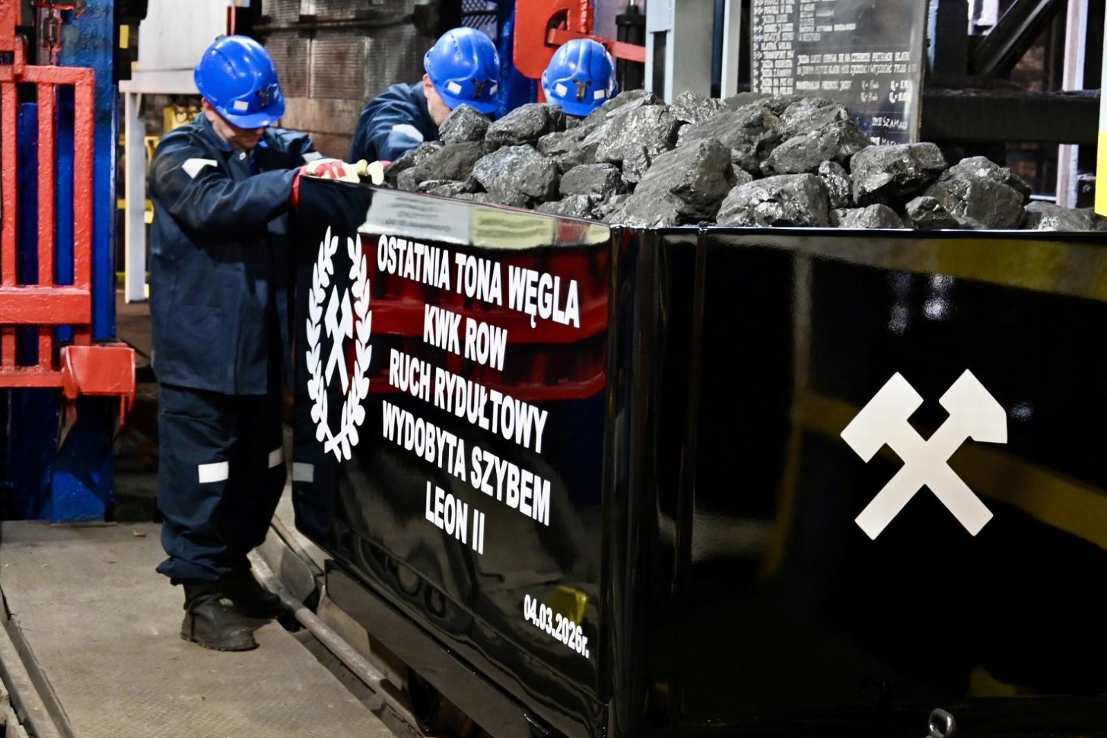 Zdjęcie w galerii na portalu naszwodzislaw.com: Ostatni wagonik z węglem wyjechał z Leona II. Kopalnia ROW zmienia model funkcjonowania wiadomości z regionu