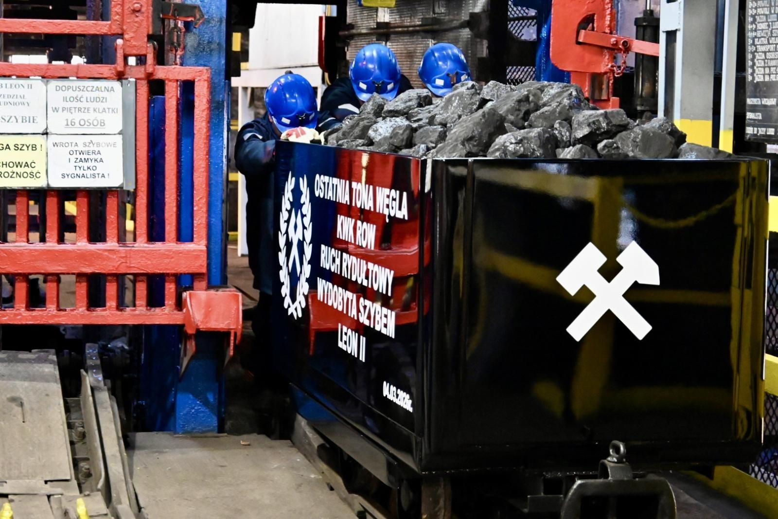 Zdjęcie w galerii na portalu naszwodzislaw.com: Ostatni wagonik z węglem wyjechał z Leona II. Kopalnia ROW zmienia model funkcjonowania wiadomości z regionu