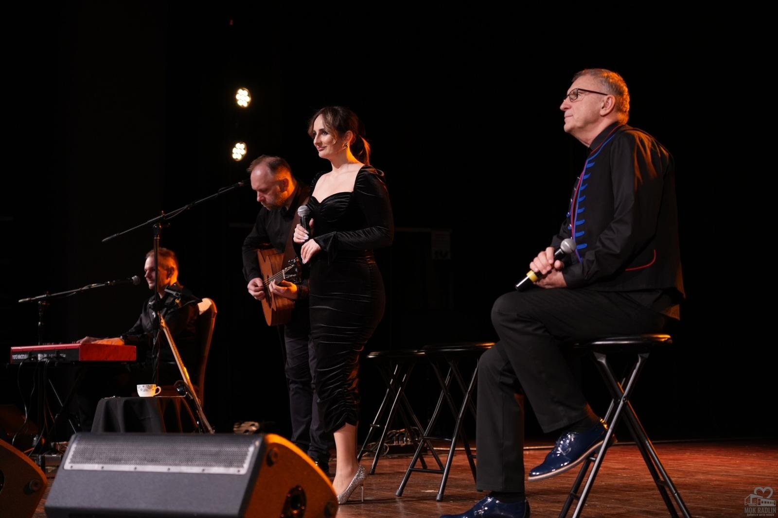 Zdjęcie w galerii na portalu naszwodzislaw.com: Śląski humor i muzyka na Dzień Kobiet. Wyjątkowy wieczór w radlińskim MOK-u wiadomości z regionu