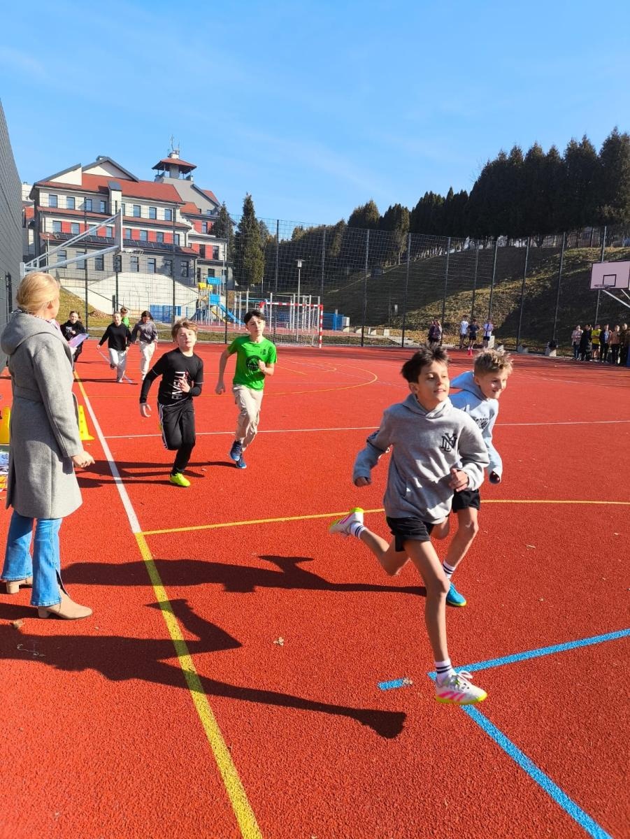 Zdjęcie w galerii na portalu naszwodzislaw.com: Pobiegli Tropem Wilczym. Uczniowie z Połomi i Mszany uczcili pamięć Żołnierzy Wyklętych [FOTO] wiadomości z regionu
