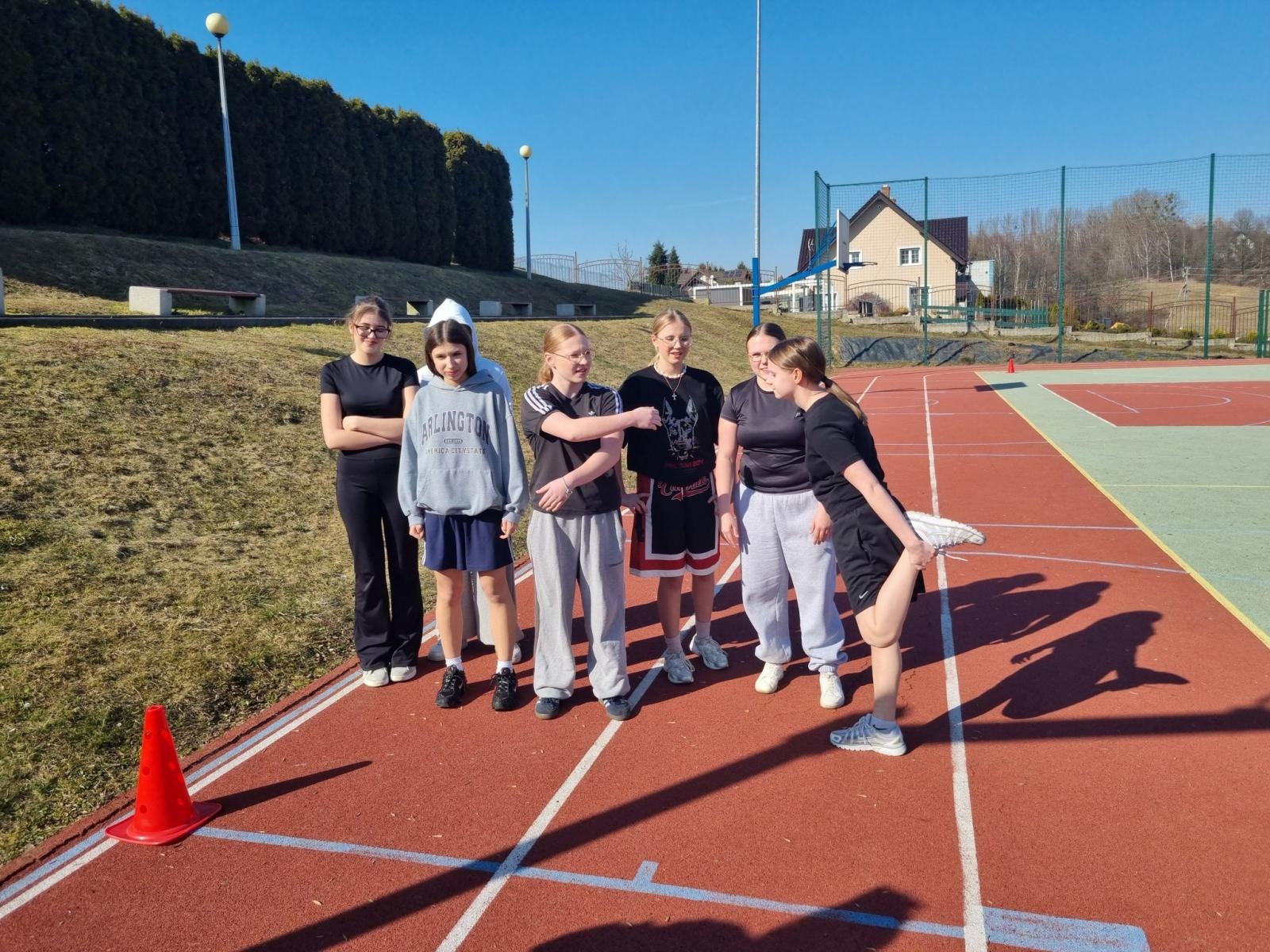 Zdjęcie w galerii na portalu naszwodzislaw.com: Pobiegli Tropem Wilczym. Uczniowie z Połomi i Mszany uczcili pamięć Żołnierzy Wyklętych [FOTO] wiadomości z regionu