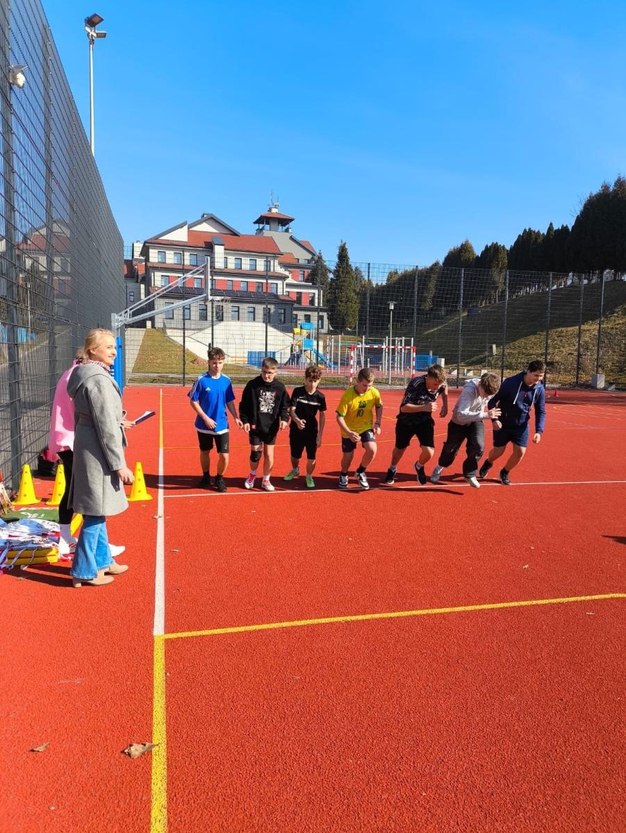 Zdjęcie w galerii na portalu naszwodzislaw.com: Pobiegli Tropem Wilczym. Uczniowie z Połomi i Mszany uczcili pamięć Żołnierzy Wyklętych [FOTO] wiadomości z regionu