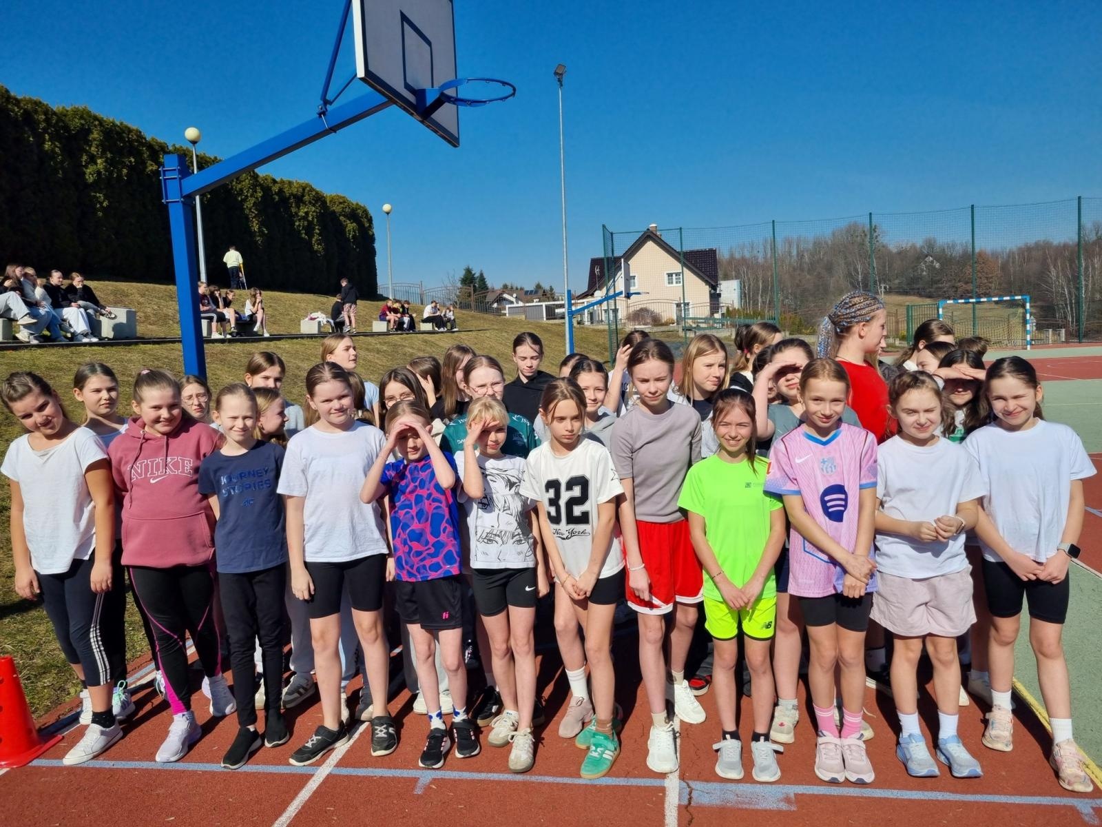 Zdjęcie w galerii na portalu naszwodzislaw.com: Pobiegli Tropem Wilczym. Uczniowie z Połomi i Mszany uczcili pamięć Żołnierzy Wyklętych [FOTO] wiadomości z regionu