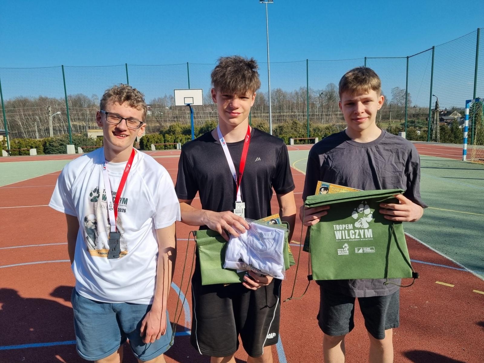 Zdjęcie w galerii na portalu naszwodzislaw.com: Pobiegli Tropem Wilczym. Uczniowie z Połomi i Mszany uczcili pamięć Żołnierzy Wyklętych [FOTO] wiadomości z regionu