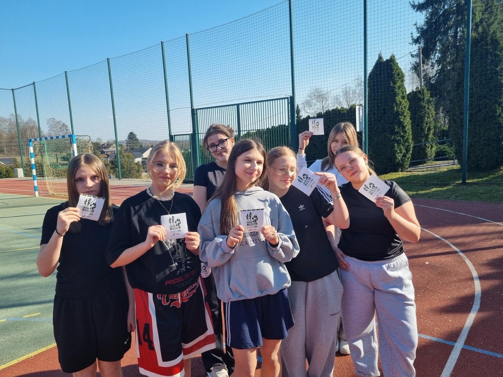 Zdjęcie w galerii na portalu naszwodzislaw.com: Pobiegli Tropem Wilczym. Uczniowie z Połomi i Mszany uczcili pamięć Żołnierzy Wyklętych [FOTO] wiadomości z regionu