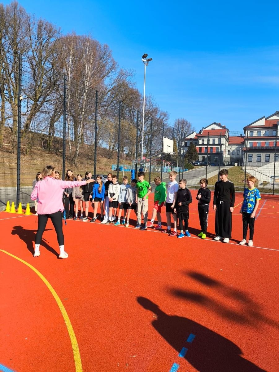 Zdjęcie w galerii na portalu naszwodzislaw.com: Pobiegli Tropem Wilczym. Uczniowie z Połomi i Mszany uczcili pamięć Żołnierzy Wyklętych [FOTO] wiadomości z regionu