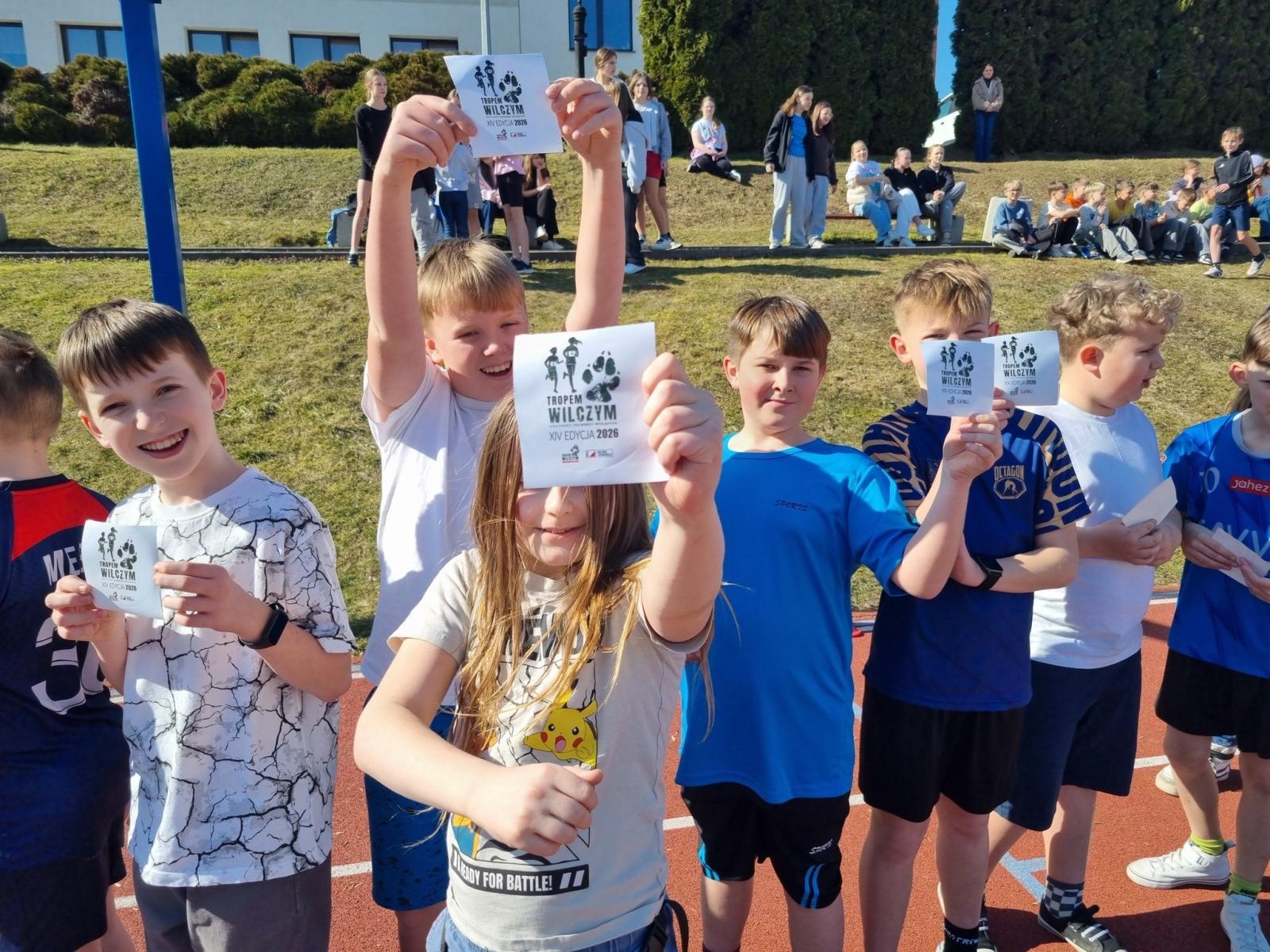 Zdjęcie w galerii na portalu naszwodzislaw.com: Pobiegli Tropem Wilczym. Uczniowie z Połomi i Mszany uczcili pamięć Żołnierzy Wyklętych [FOTO] wiadomości z regionu