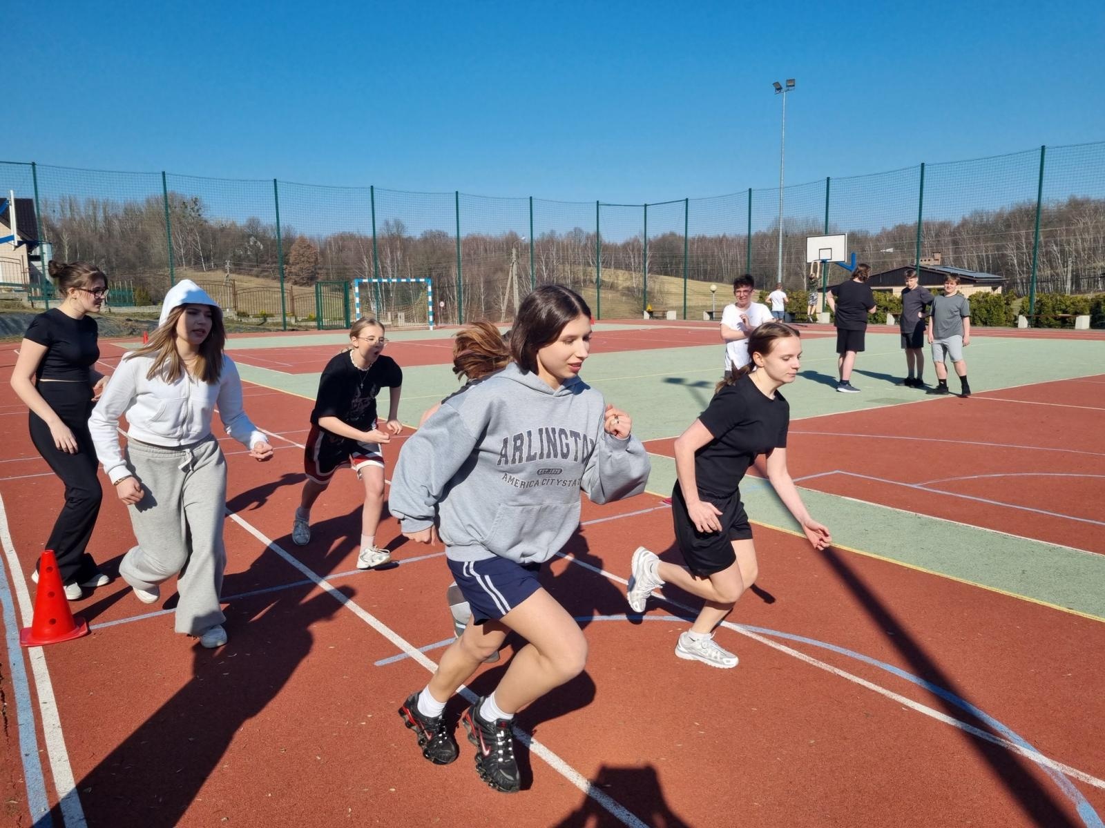 Zdjęcie w galerii na portalu naszwodzislaw.com: Pobiegli Tropem Wilczym. Uczniowie z Połomi i Mszany uczcili pamięć Żołnierzy Wyklętych [FOTO] wiadomości z regionu