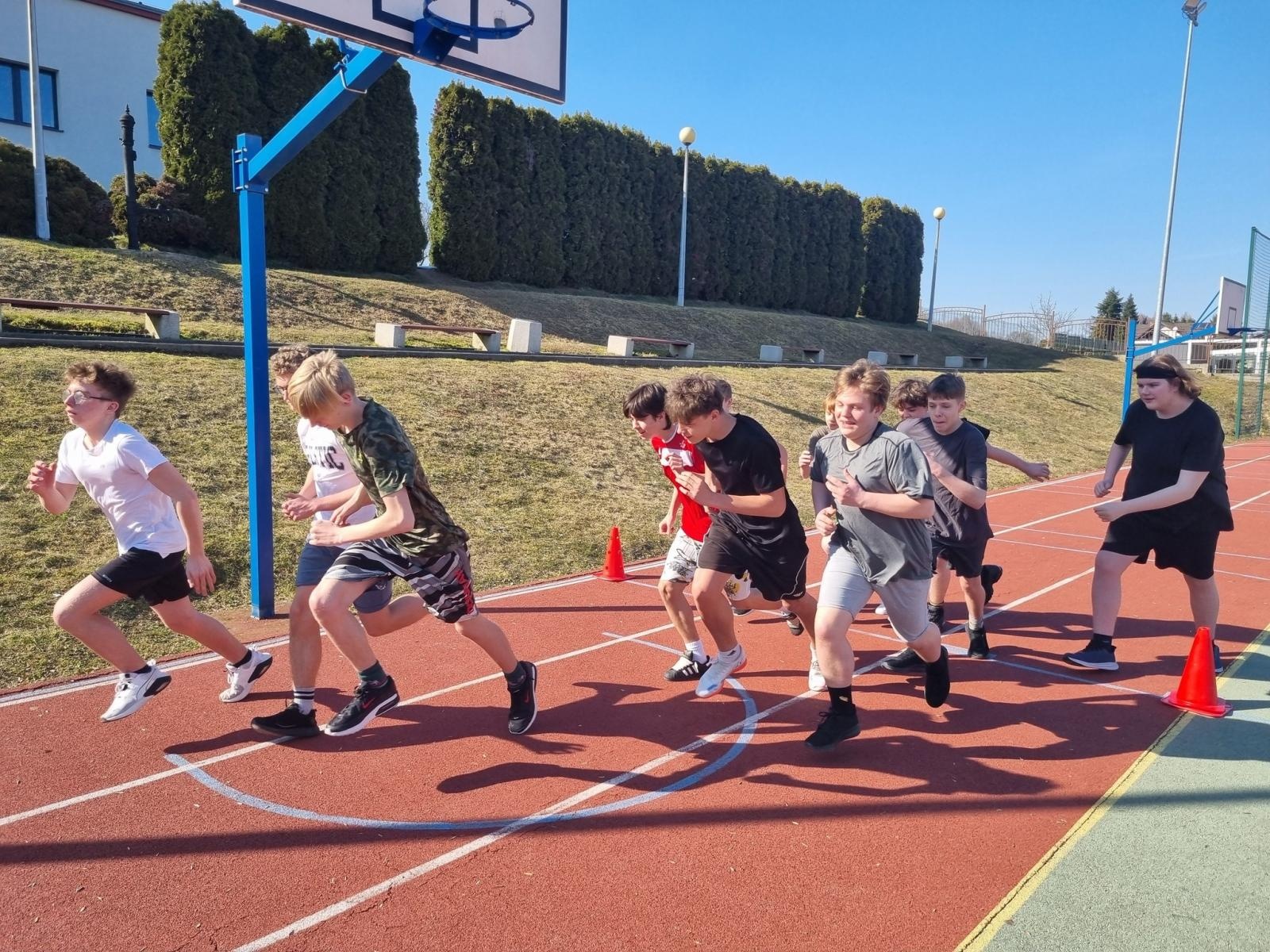 Zdjęcie w galerii na portalu naszwodzislaw.com: Pobiegli Tropem Wilczym. Uczniowie z Połomi i Mszany uczcili pamięć Żołnierzy Wyklętych [FOTO] wiadomości z regionu