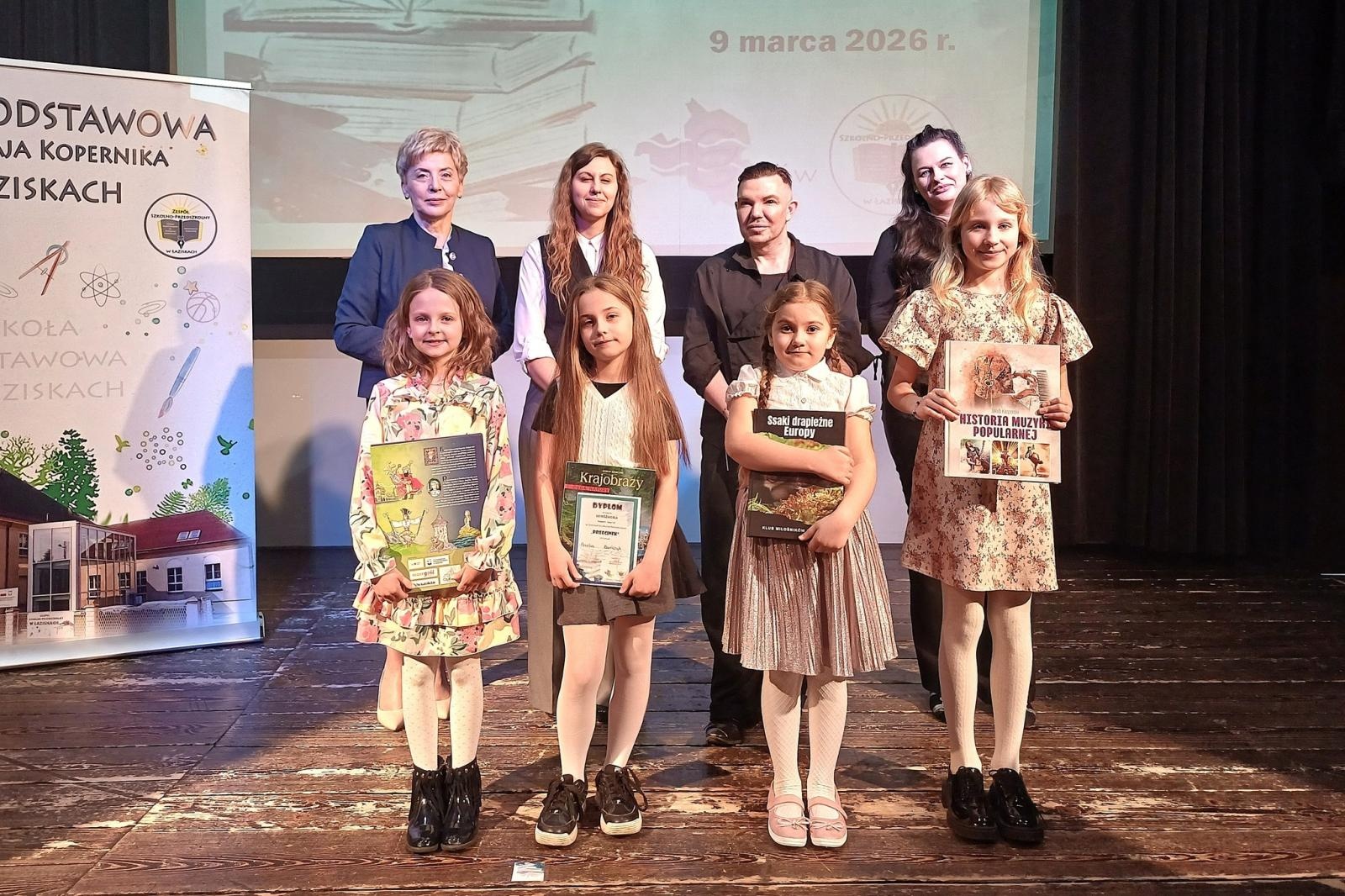 Zdjęcie w galerii na portalu naszwodzislaw.com: Sceniczne zmagania z poezją i prozą wyłoniły recytatorskie talenty wiadomości z regionu