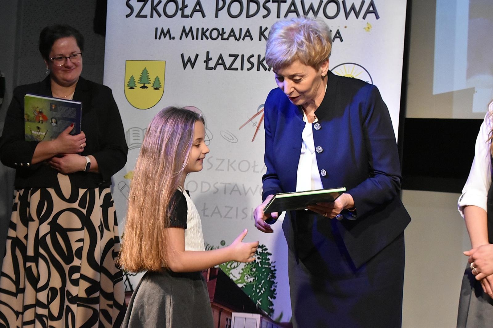 Zdjęcie w galerii na portalu naszwodzislaw.com: Sceniczne zmagania z poezją i prozą wyłoniły recytatorskie talenty wiadomości z regionu