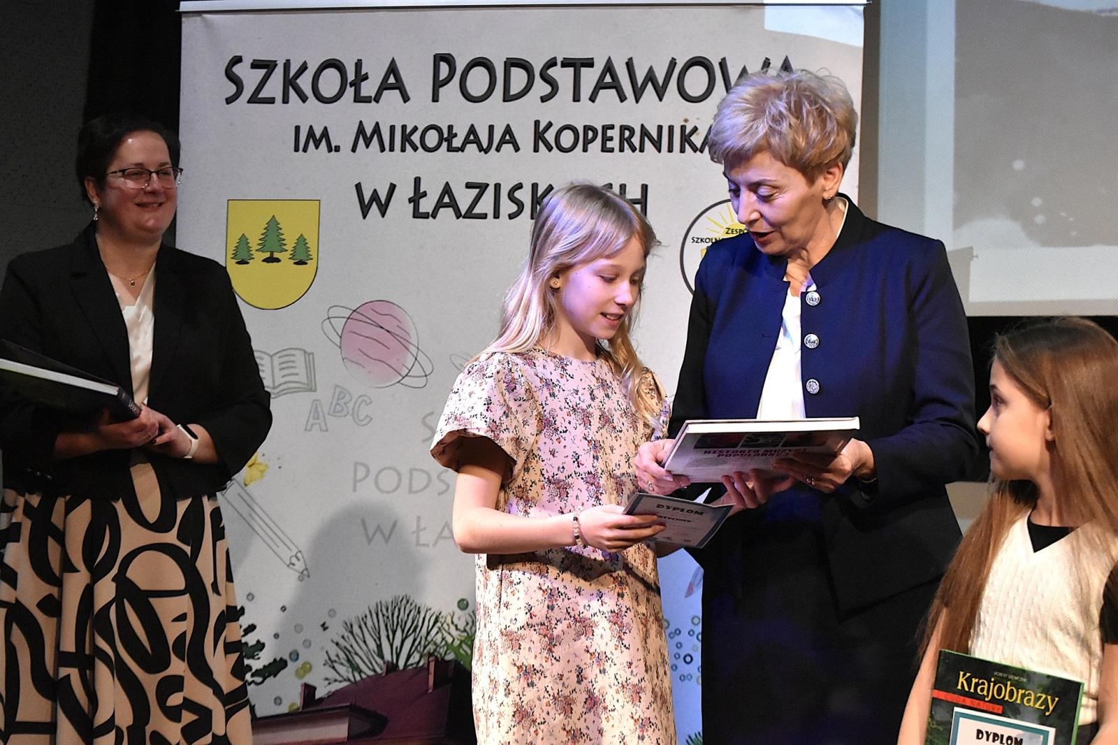 Zdjęcie w galerii na portalu naszwodzislaw.com: Sceniczne zmagania z poezją i prozą wyłoniły recytatorskie talenty wiadomości z regionu