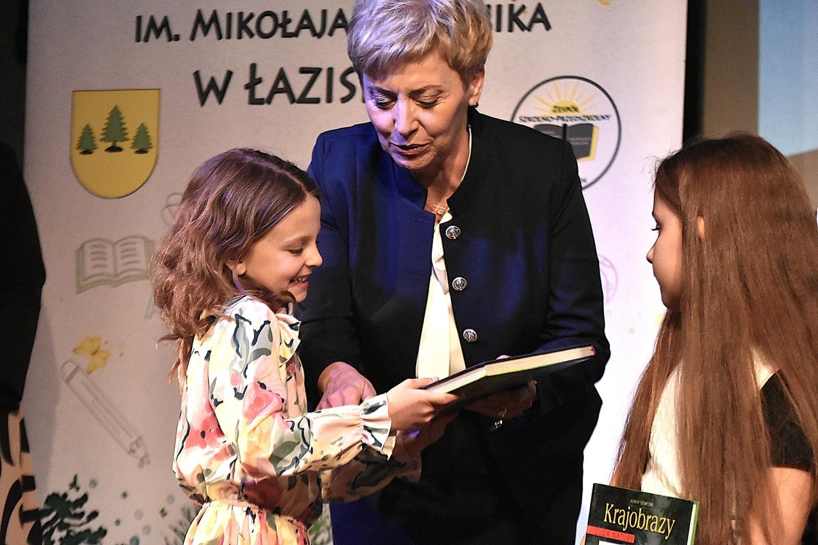 Zdjęcie w galerii na portalu naszwodzislaw.com: Sceniczne zmagania z poezją i prozą wyłoniły recytatorskie talenty wiadomości z regionu