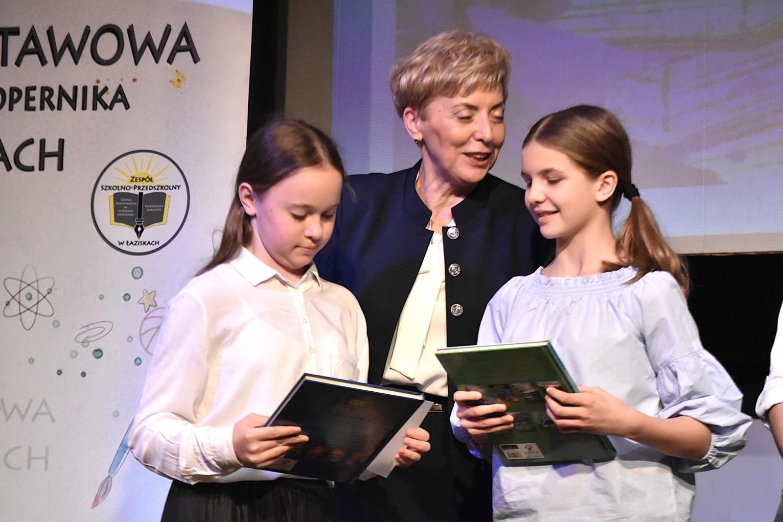 Zdjęcie w galerii na portalu naszwodzislaw.com: Sceniczne zmagania z poezją i prozą wyłoniły recytatorskie talenty wiadomości z regionu