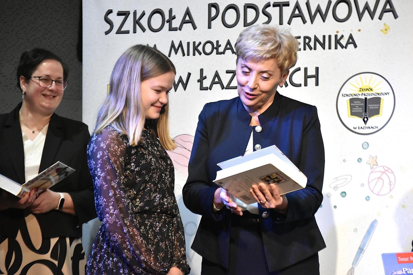 Zdjęcie w galerii na portalu naszwodzislaw.com: Sceniczne zmagania z poezją i prozą wyłoniły recytatorskie talenty wiadomości z regionu