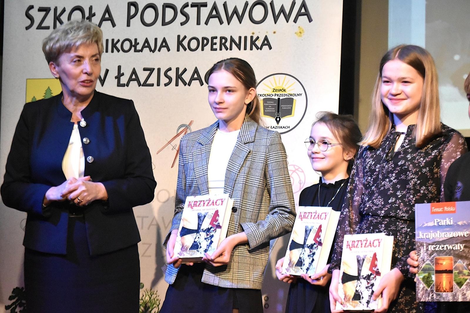 Zdjęcie w galerii na portalu naszwodzislaw.com: Sceniczne zmagania z poezją i prozą wyłoniły recytatorskie talenty wiadomości z regionu