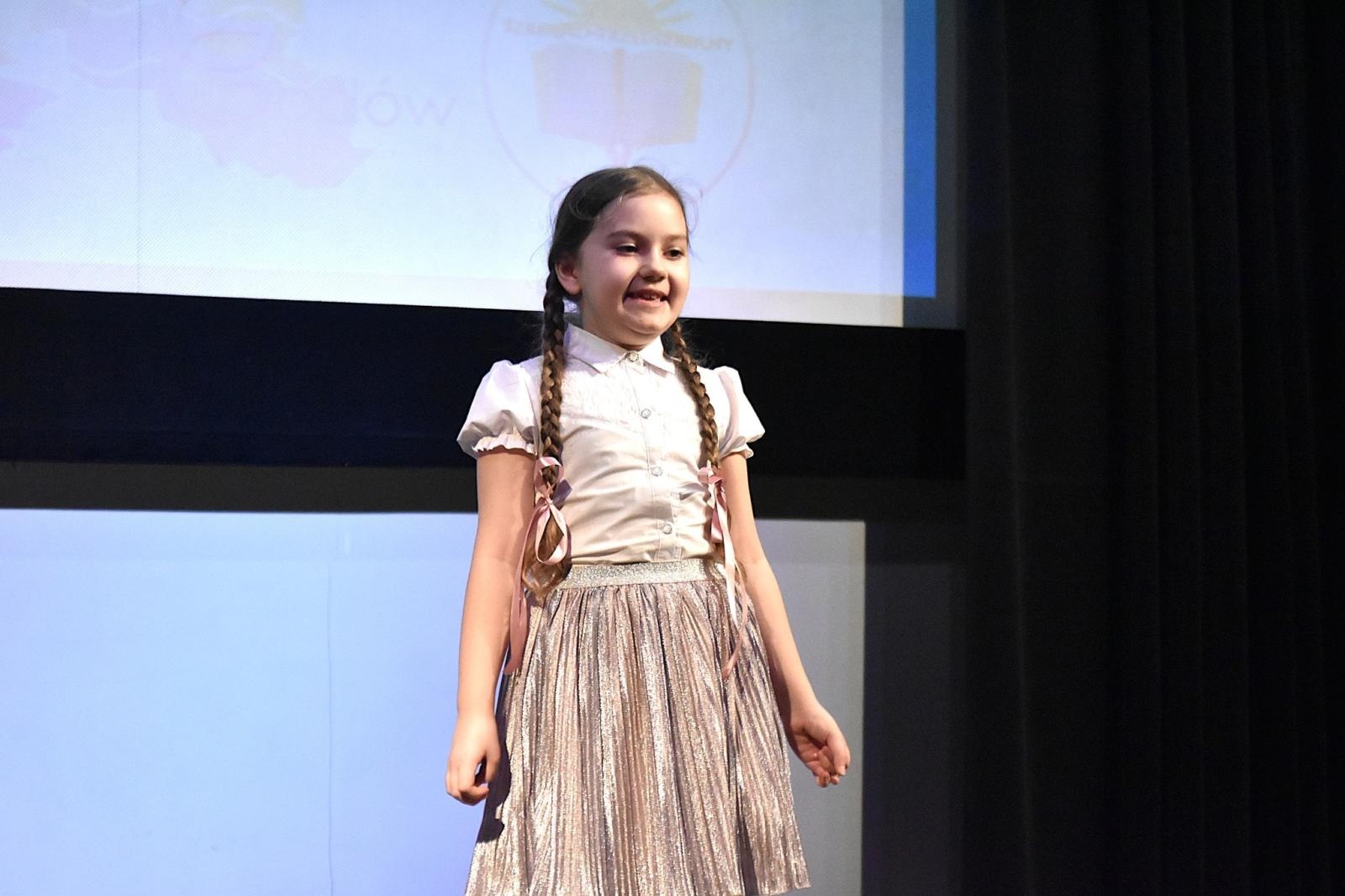 Zdjęcie w galerii na portalu naszwodzislaw.com: Sceniczne zmagania z poezją i prozą wyłoniły recytatorskie talenty wiadomości z regionu