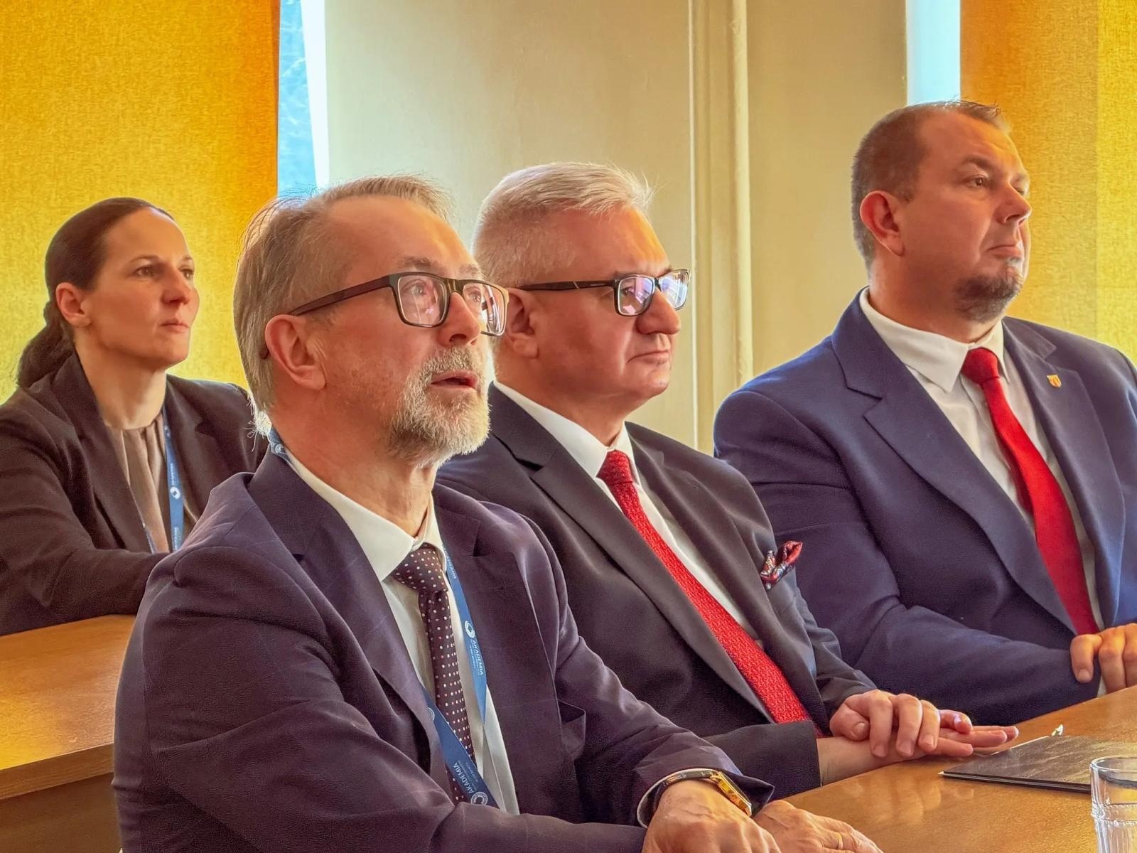 Zdjęcie w galerii na portalu naszwodzislaw.com: Nauka, samorząd i Europa: IV Seminarium Eunomii o fundamentach społeczeństwa wiadomości z regionu