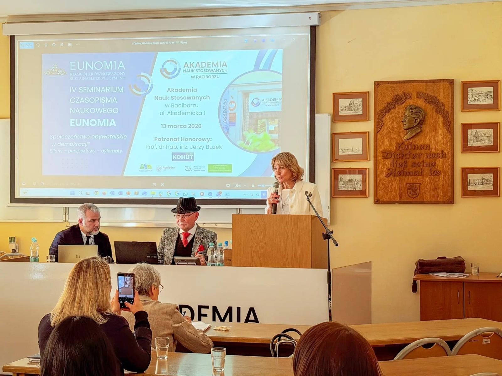 Zdjęcie w galerii na portalu naszwodzislaw.com: Nauka, samorząd i Europa: IV Seminarium Eunomii o fundamentach społeczeństwa wiadomości z regionu