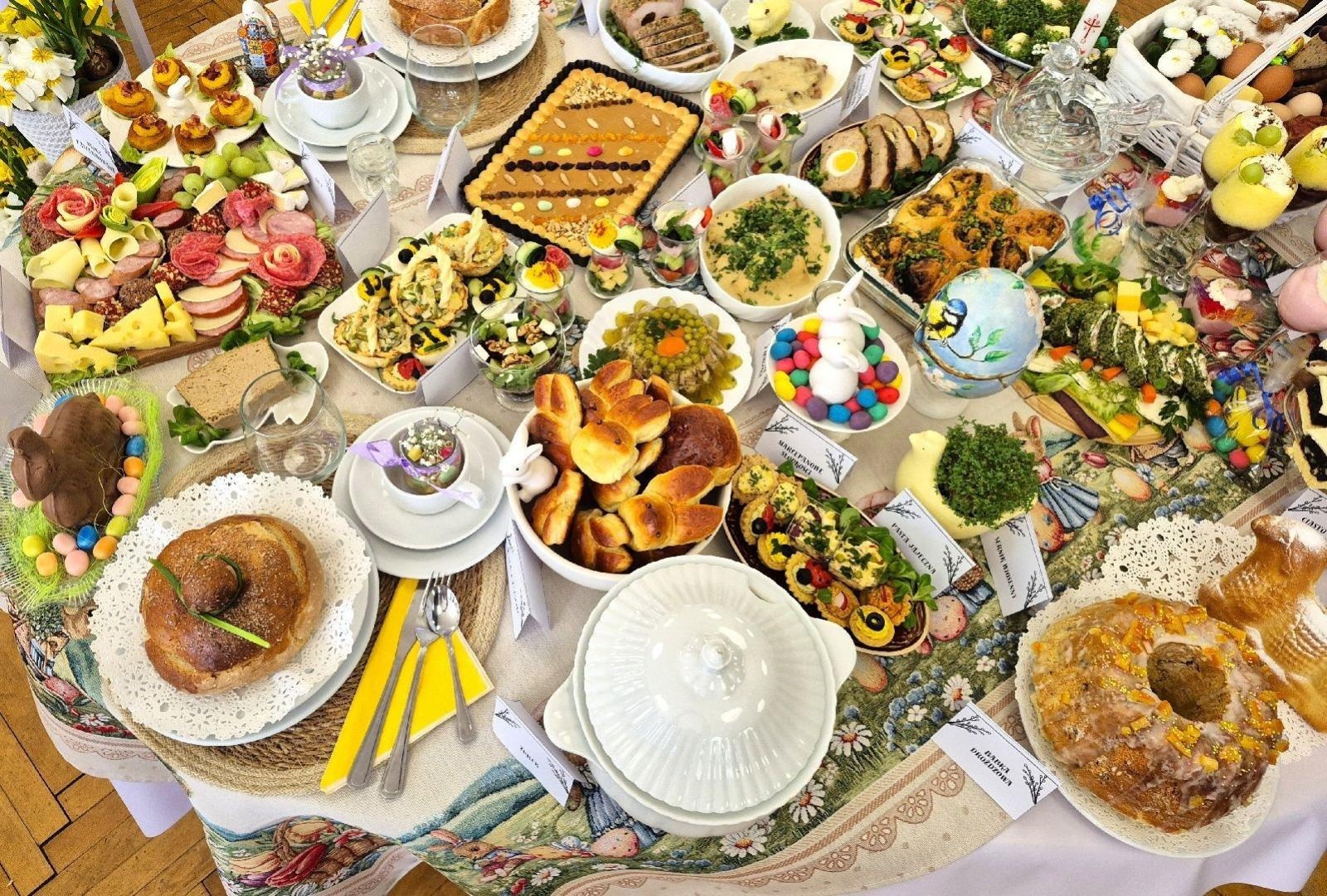 Zdjęcie w galerii na portalu naszwodzislaw.com: Tradycja i smak Wielkanocy w Czyżowicach. Pokaz Stołów KGW przyciągnął tłumy [FOTO] wiadomości z regionu