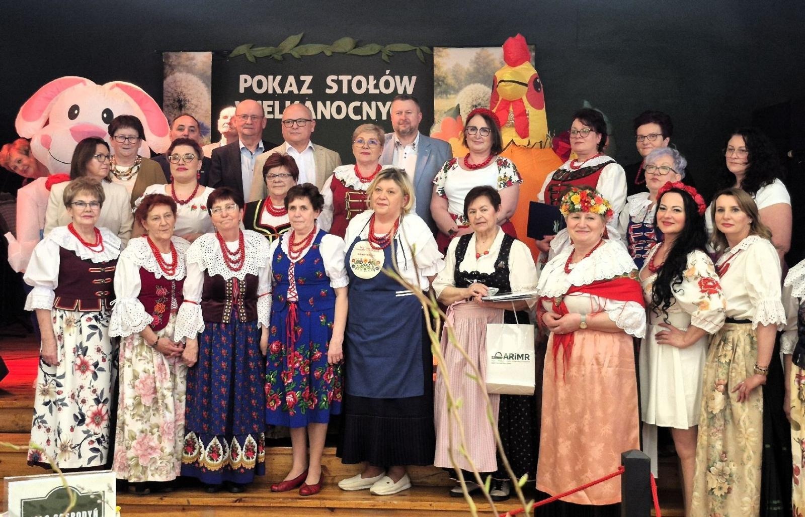 Zdjęcie w galerii na portalu naszwodzislaw.com: Tradycja i smak Wielkanocy w Czyżowicach. Pokaz Stołów KGW przyciągnął tłumy [FOTO] wiadomości z regionu