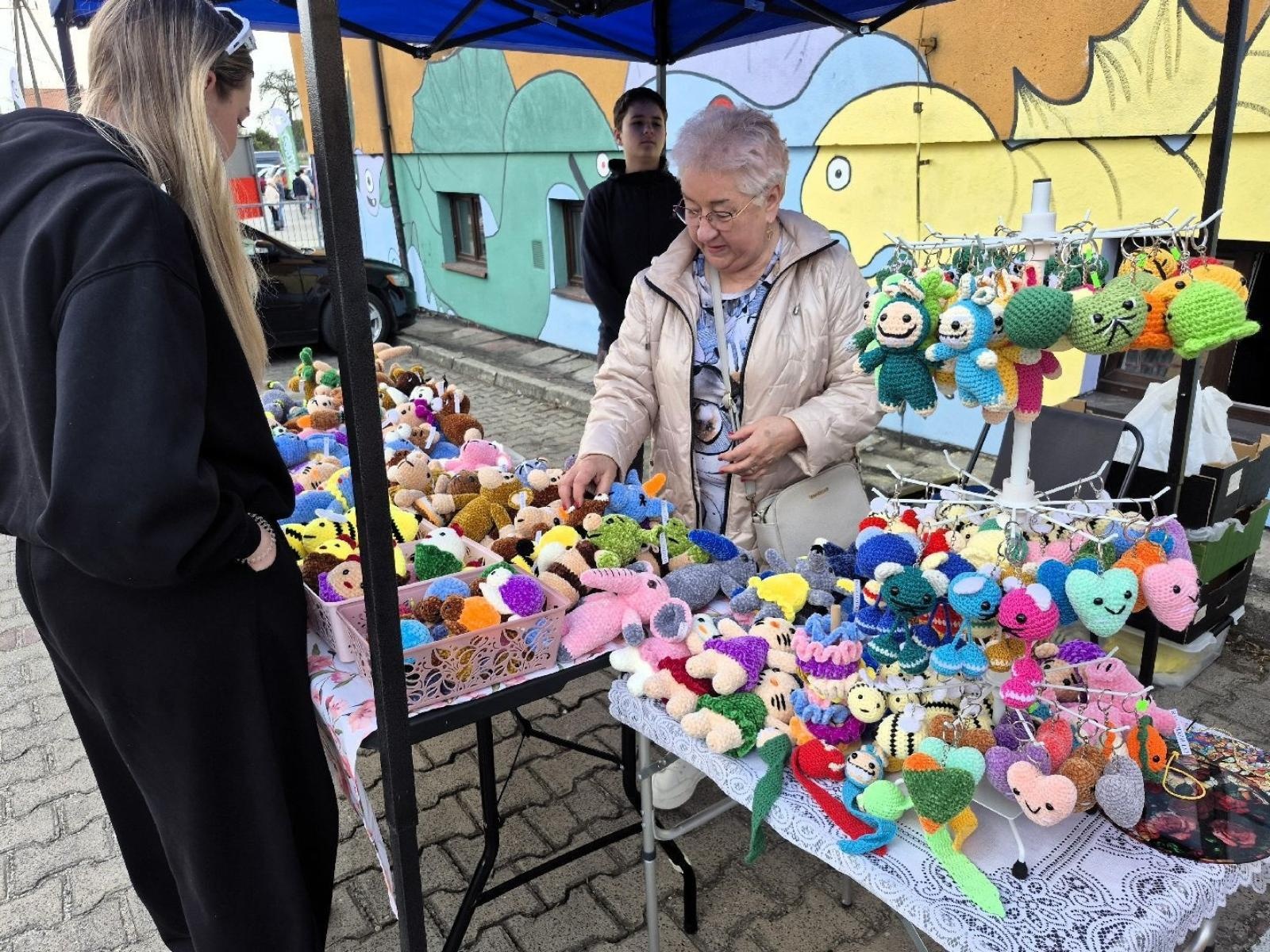 Zdjęcie w galerii na portalu naszwodzislaw.com: Tradycja i smak Wielkanocy w Czyżowicach. Pokaz Stołów KGW przyciągnął tłumy [FOTO] wiadomości z regionu