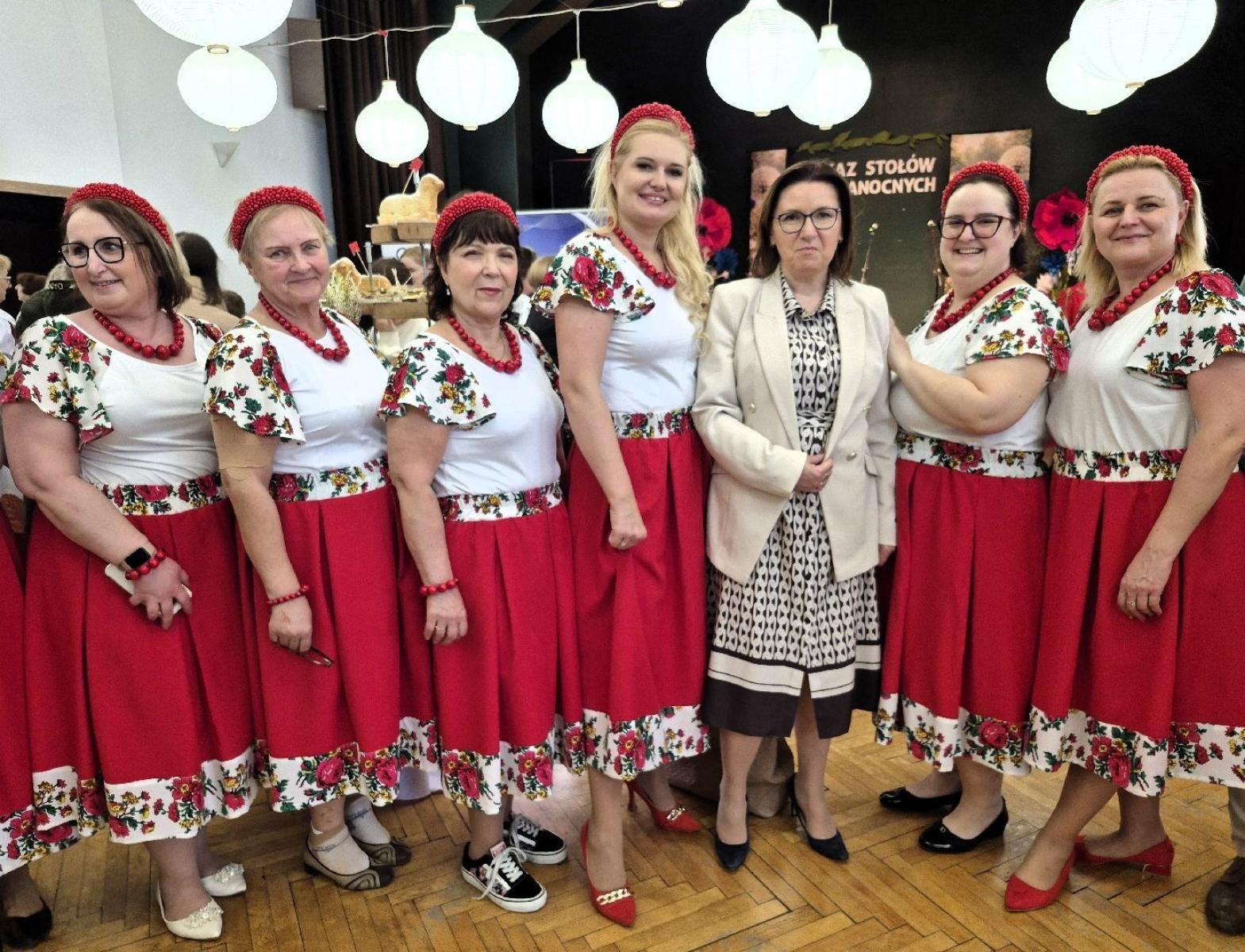 Zdjęcie w galerii na portalu naszwodzislaw.com: Tradycja i smak Wielkanocy w Czyżowicach. Pokaz Stołów KGW przyciągnął tłumy [FOTO] wiadomości z regionu