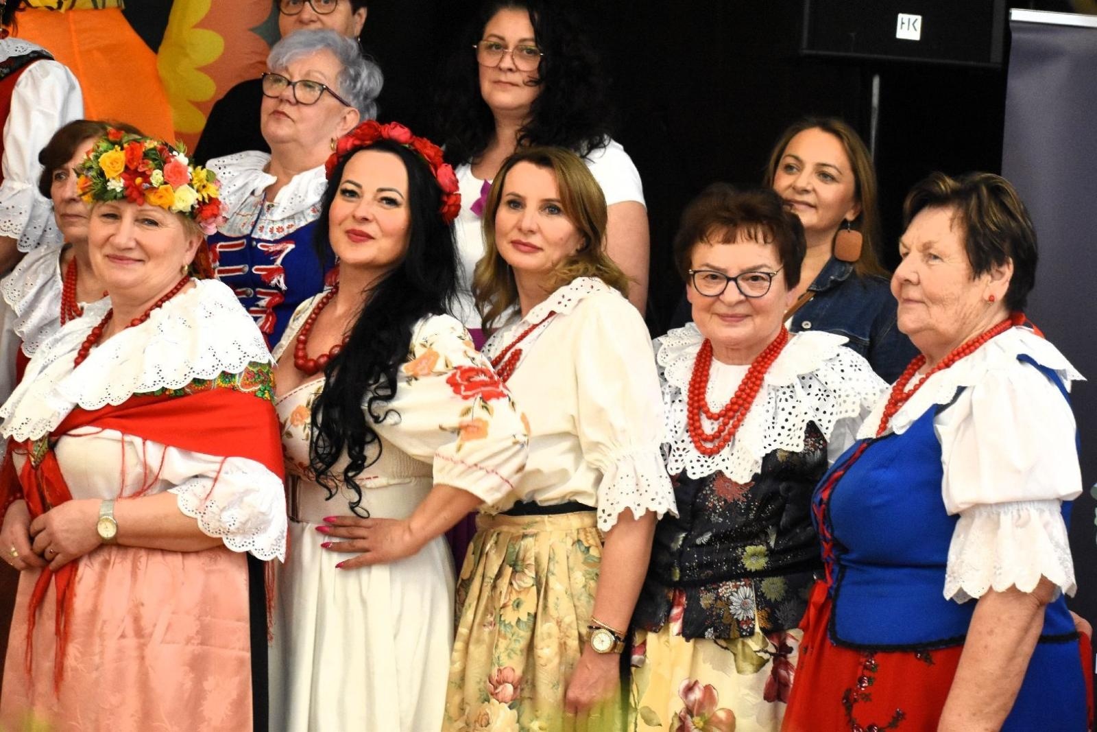 Zdjęcie w galerii na portalu naszwodzislaw.com: Tradycja i smak Wielkanocy w Czyżowicach. Pokaz Stołów KGW przyciągnął tłumy [FOTO] wiadomości z regionu