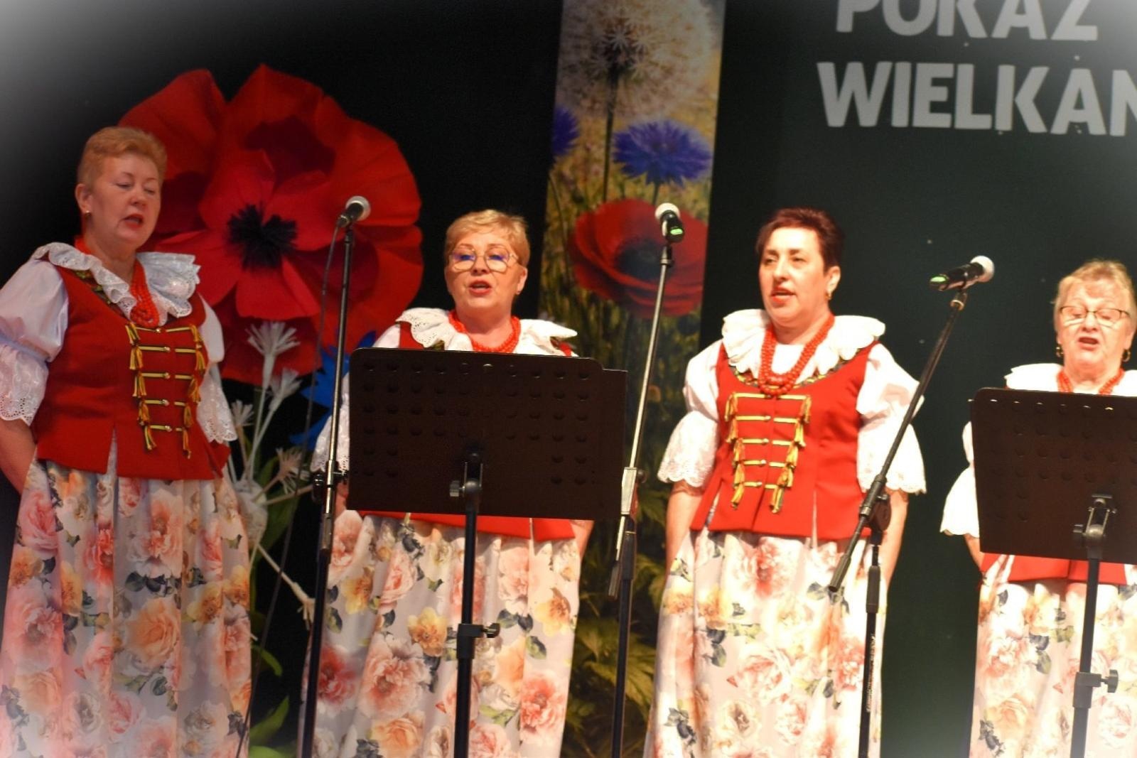 Zdjęcie w galerii na portalu naszwodzislaw.com: Tradycja i smak Wielkanocy w Czyżowicach. Pokaz Stołów KGW przyciągnął tłumy [FOTO] wiadomości z regionu