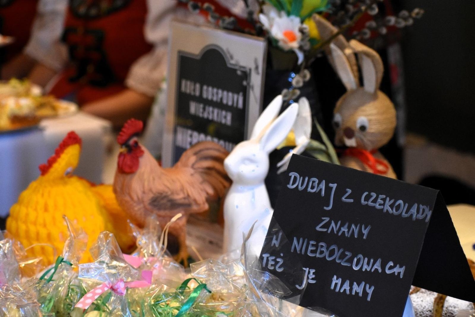 Zdjęcie w galerii na portalu naszwodzislaw.com: Tradycja i smak Wielkanocy w Czyżowicach. Pokaz Stołów KGW przyciągnął tłumy [FOTO] wiadomości z regionu
