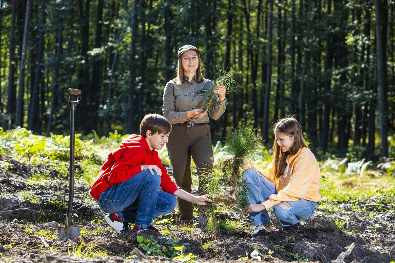Zdjęcie w galerii na portalu naszwodzislaw.com: Posadź las z leśnikiem  wiadomości z regionu