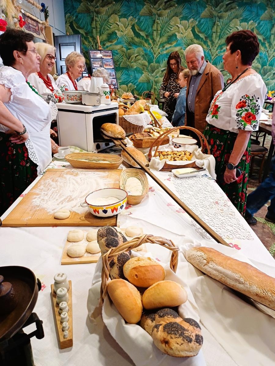 Zdjęcie w galerii na portalu naszwodzislaw.com: Gołkowice na ludowo. Tradycja, rękodzieło i smaki przyciągnęły tłumy wiadomości z regionu