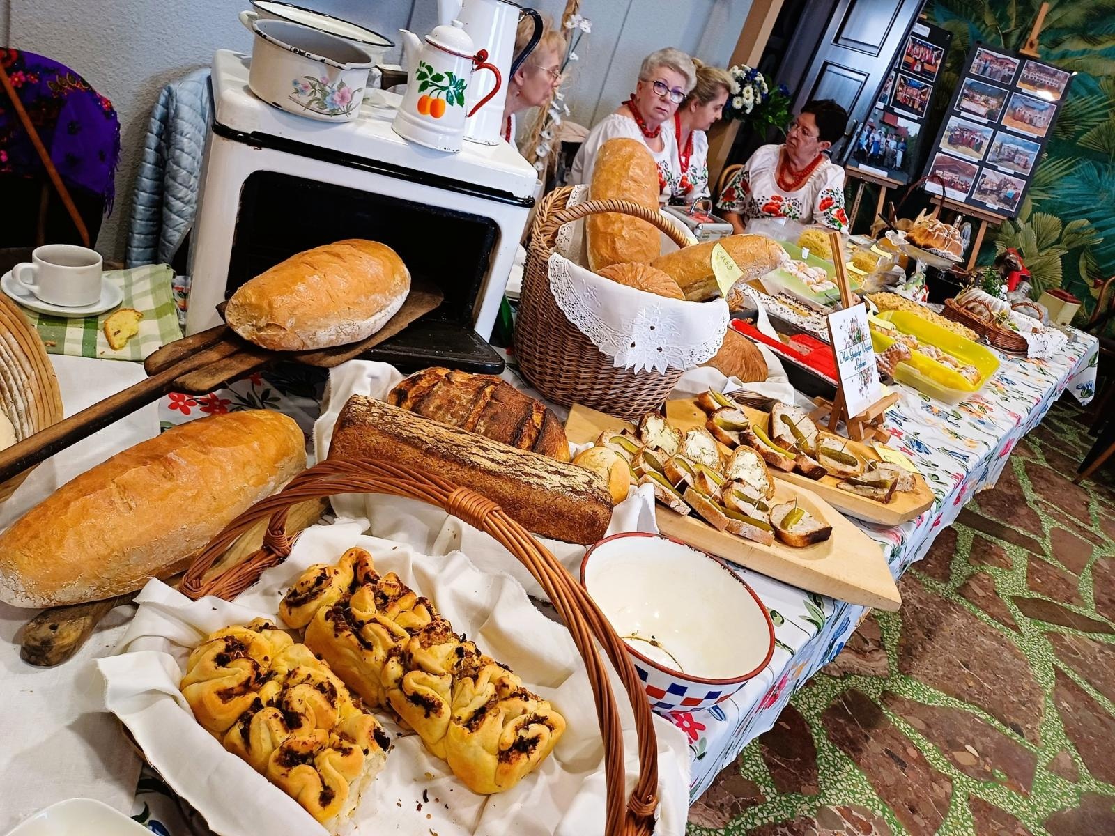 Zdjęcie w galerii na portalu naszwodzislaw.com: Gołkowice na ludowo. Tradycja, rękodzieło i smaki przyciągnęły tłumy wiadomości z regionu