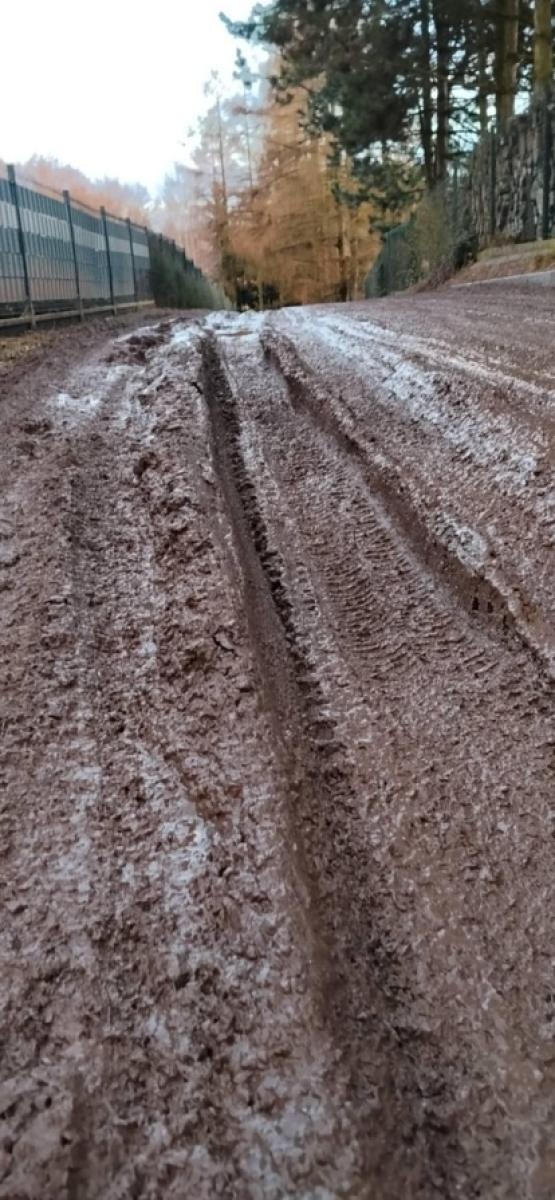 Zdjęcie w galerii na portalu naszwodzislaw.com: Problem na osiedlu Kasperczyka. ZDM odpowiada na interwencję radnego wiadomości z regionu