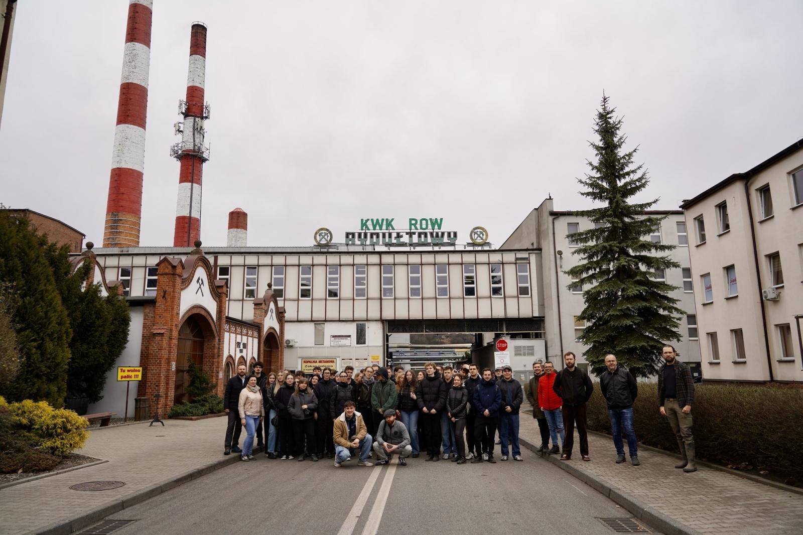 Zdjęcie w galerii na portalu naszwodzislaw.com: Przyszłość terenów KWK ROW Ruch Rydułtowy w rękach młodych ekspertów wiadomości z regionu