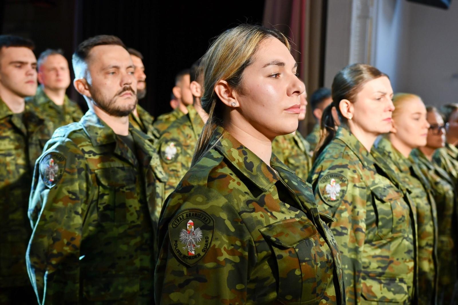 Zdjęcie w galerii na portalu naszwodzislaw.com: Uroczyste ślubowanie nowych funkcjonariuszy Śląskiego Oddziału Straży Granicznej wiadomości z regionu