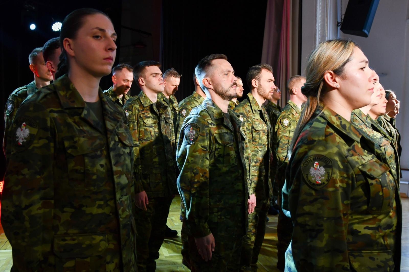 Zdjęcie w galerii na portalu naszwodzislaw.com: Uroczyste ślubowanie nowych funkcjonariuszy Śląskiego Oddziału Straży Granicznej wiadomości z regionu