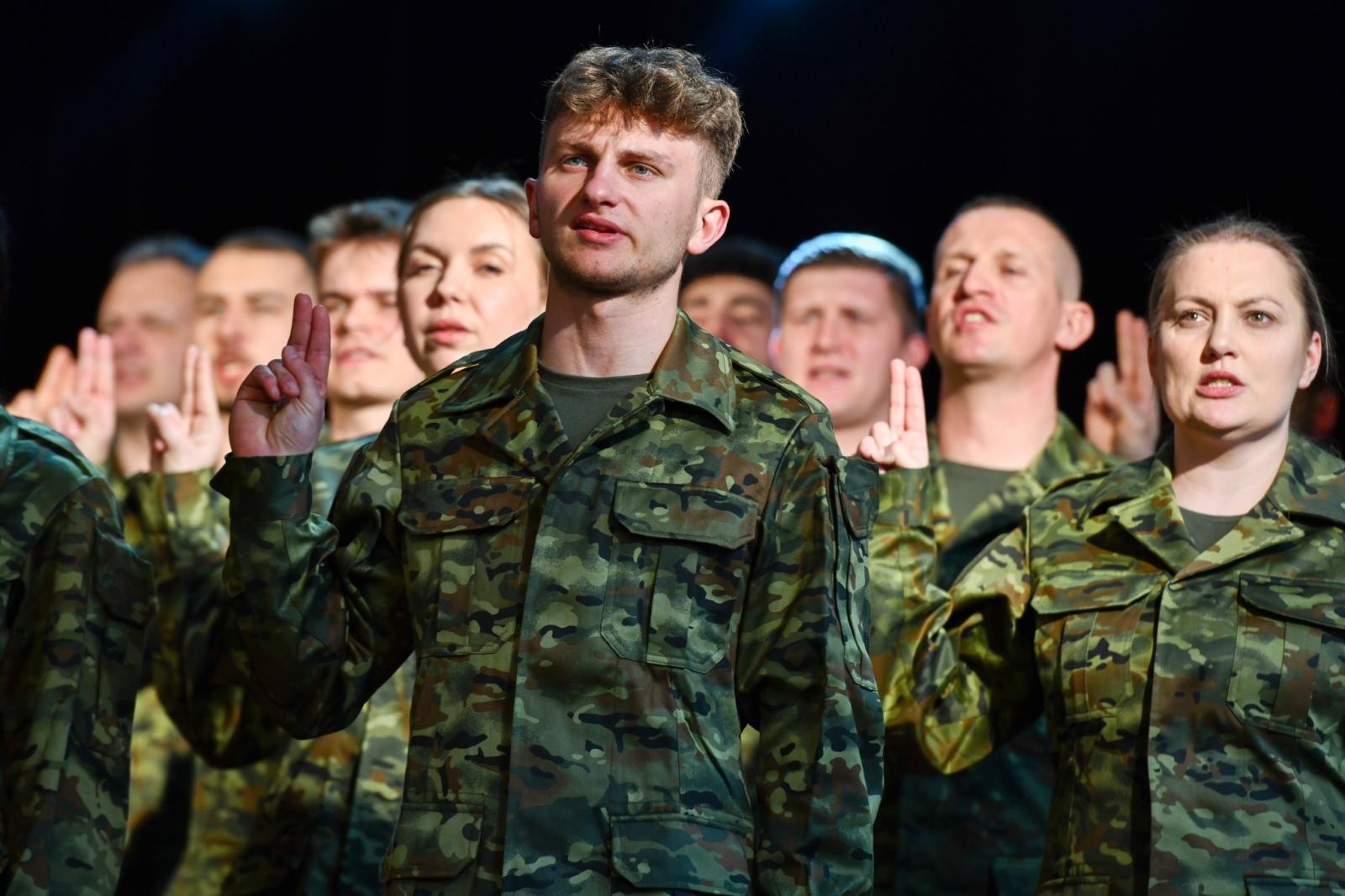 Zdjęcie w galerii na portalu naszwodzislaw.com: Uroczyste ślubowanie nowych funkcjonariuszy Śląskiego Oddziału Straży Granicznej wiadomości z regionu