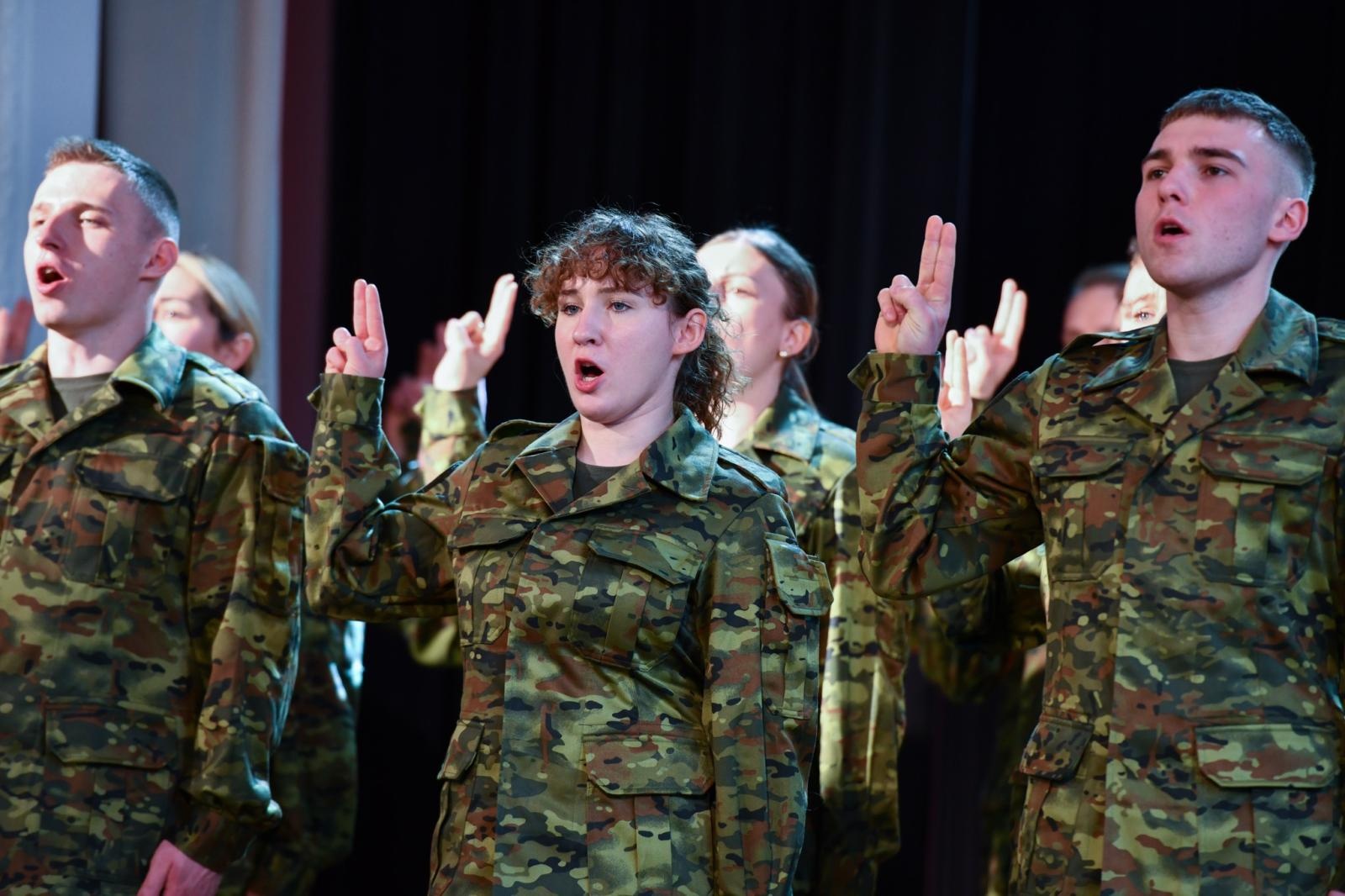 Zdjęcie w galerii na portalu naszwodzislaw.com: Uroczyste ślubowanie nowych funkcjonariuszy Śląskiego Oddziału Straży Granicznej wiadomości z regionu