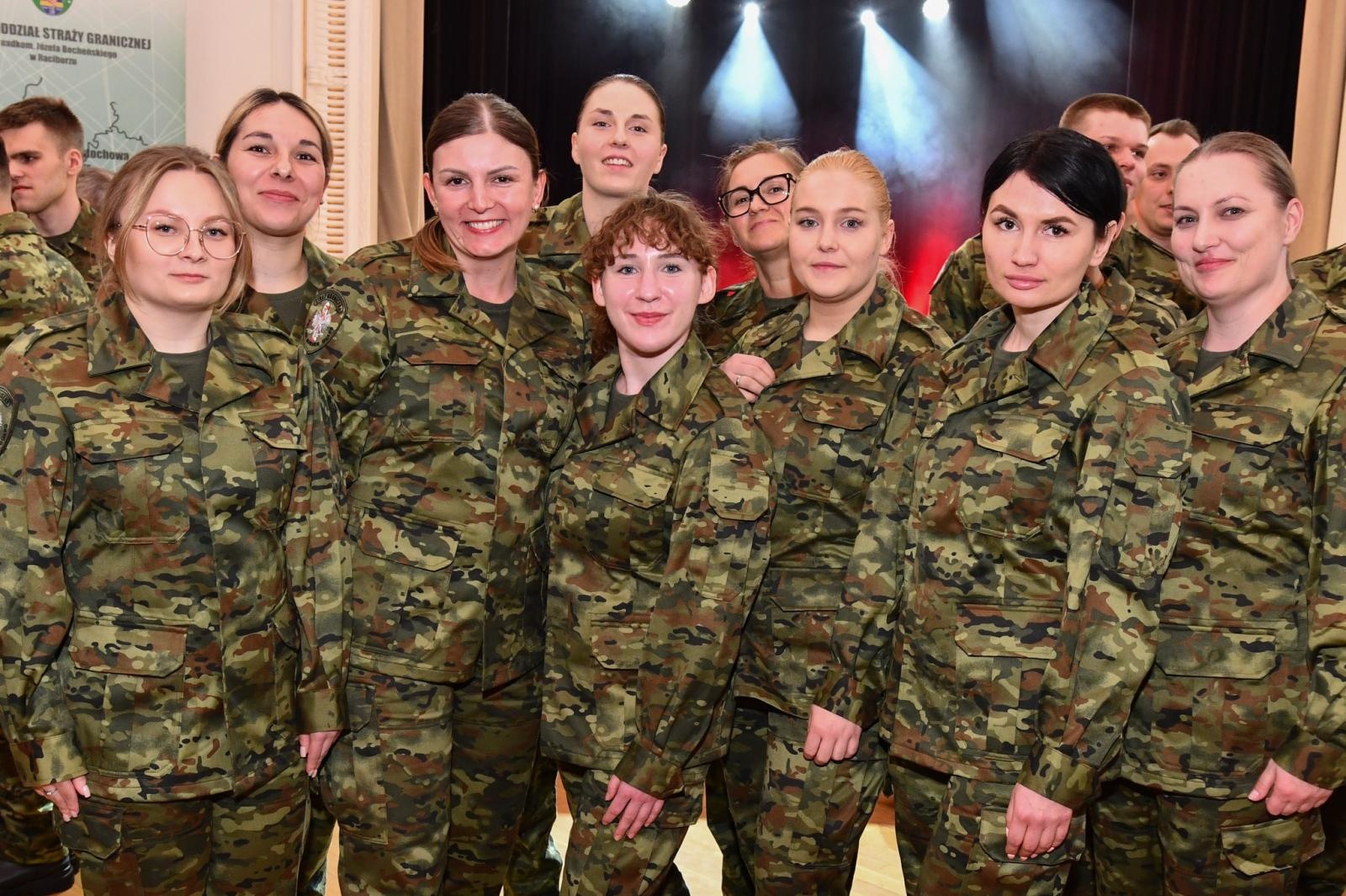 Zdjęcie w galerii na portalu naszwodzislaw.com: Uroczyste ślubowanie nowych funkcjonariuszy Śląskiego Oddziału Straży Granicznej wiadomości z regionu