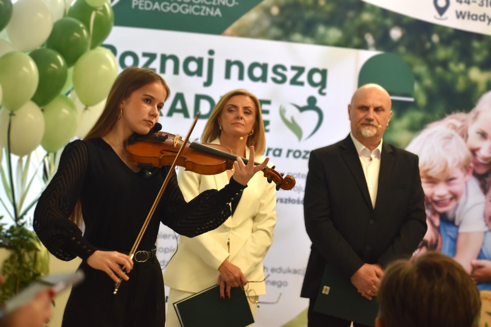 Zdjęcie w galerii na portalu naszwodzislaw.com: Nowoczesne centrum wsparcia w Radlinie już otwarte [FOTO i WIDEO] wiadomości z regionu