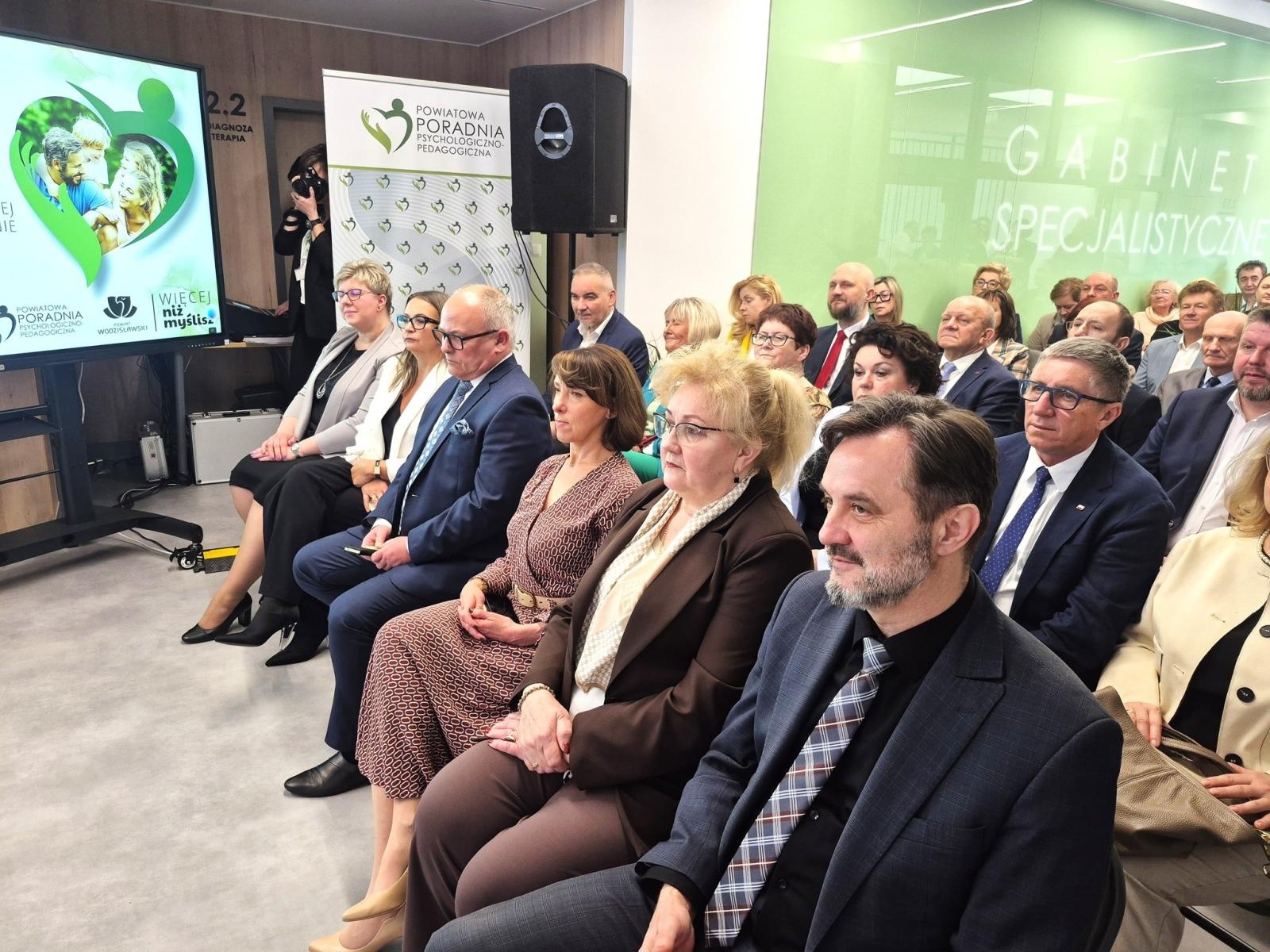 Zdjęcie w galerii na portalu naszwodzislaw.com: Nowoczesne centrum wsparcia w Radlinie już otwarte [FOTO i WIDEO] wiadomości z regionu