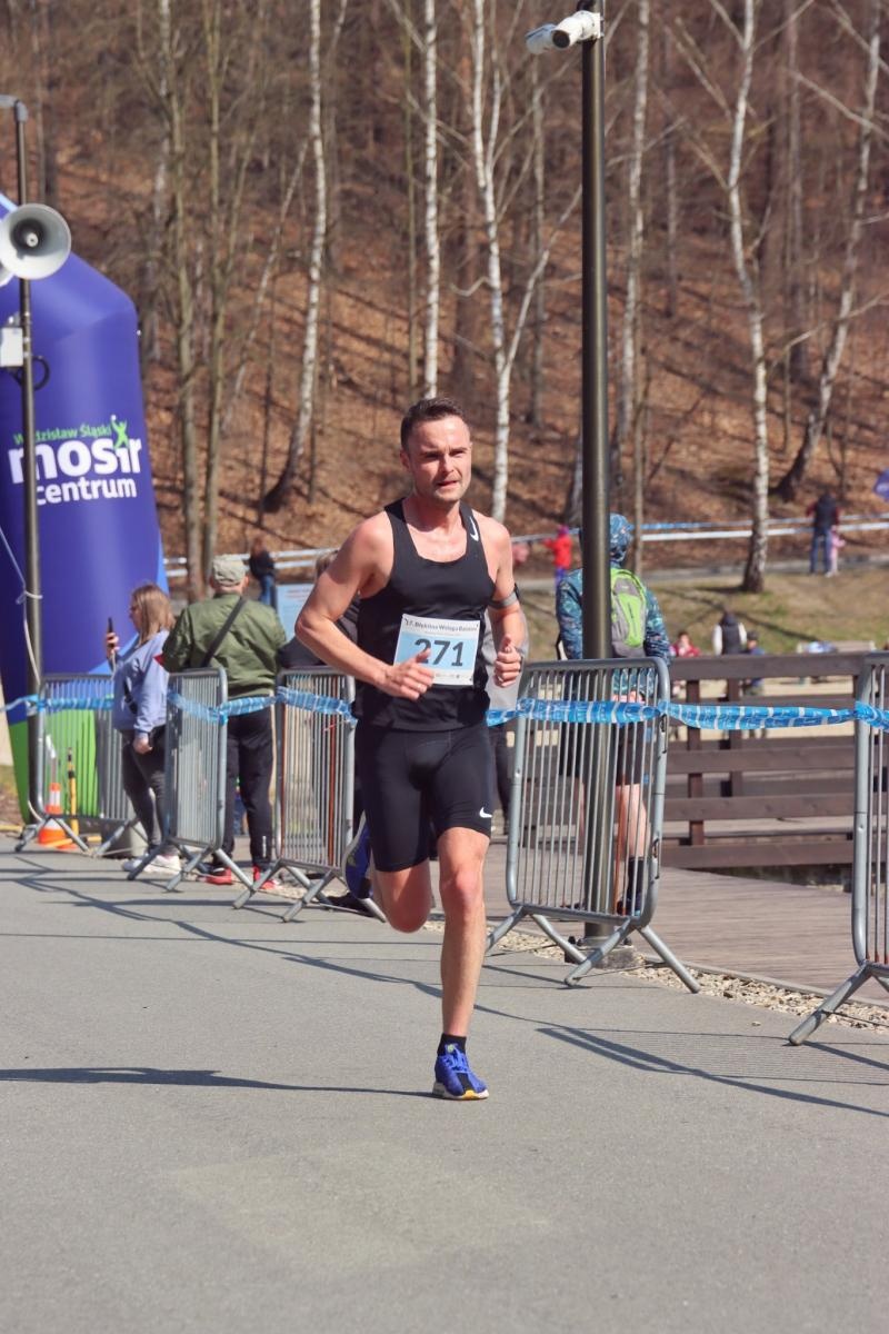 Zdjęcie w galerii na portalu naszwodzislaw.com: Blisko 300 biegaczy na starcie. Błękitna Wstęga Balatonu przyciągnęła tłumy [FOTO] wiadomości z regionu