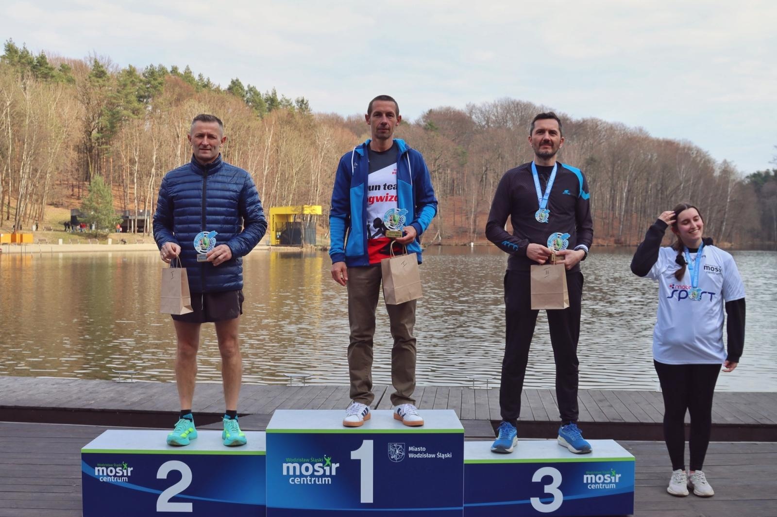 Zdjęcie w galerii na portalu naszwodzislaw.com: Blisko 300 biegaczy na starcie. Błękitna Wstęga Balatonu przyciągnęła tłumy [FOTO] wiadomości z regionu