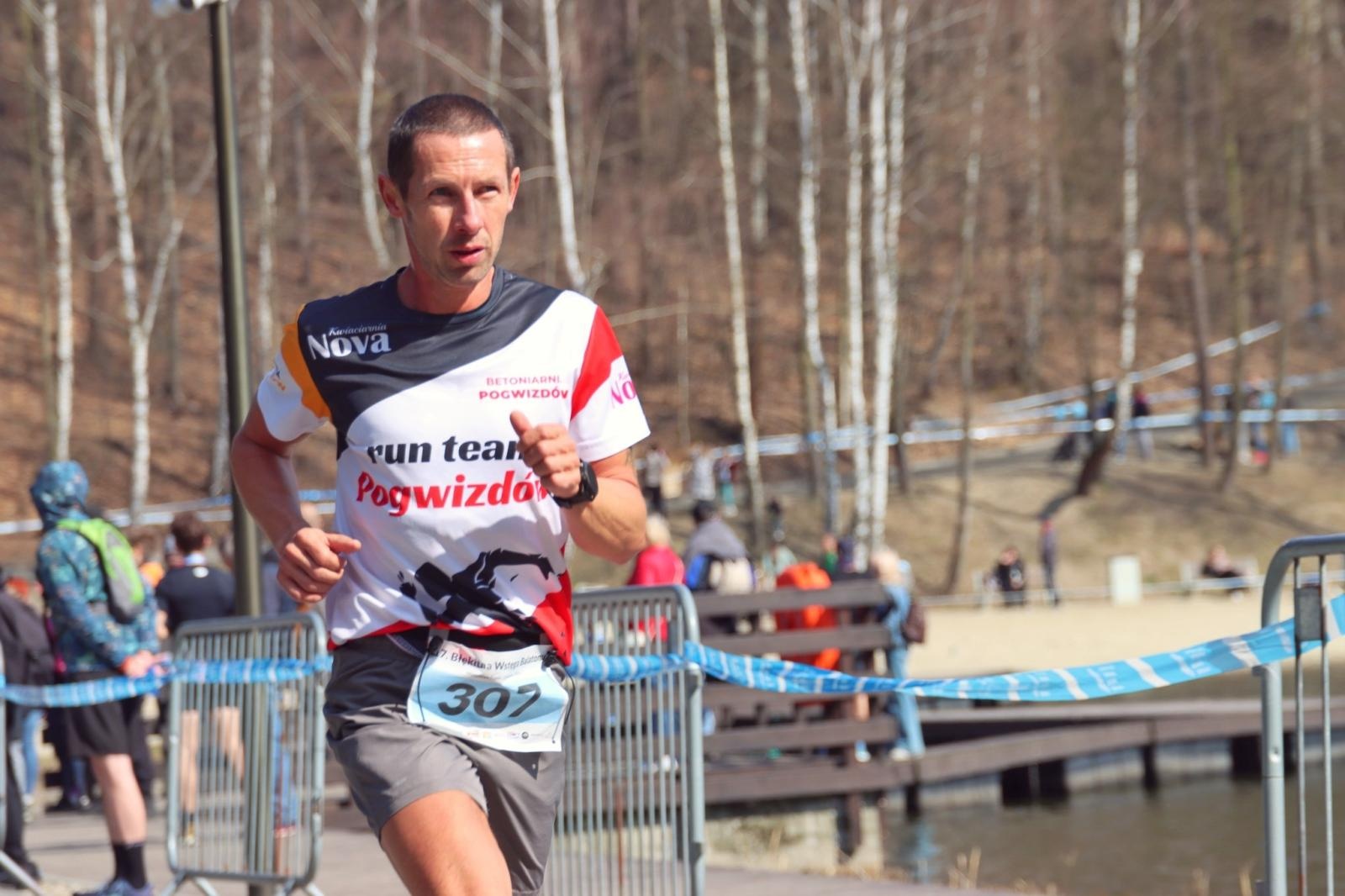 Zdjęcie w galerii na portalu naszwodzislaw.com: Blisko 300 biegaczy na starcie. Błękitna Wstęga Balatonu przyciągnęła tłumy [FOTO] wiadomości z regionu