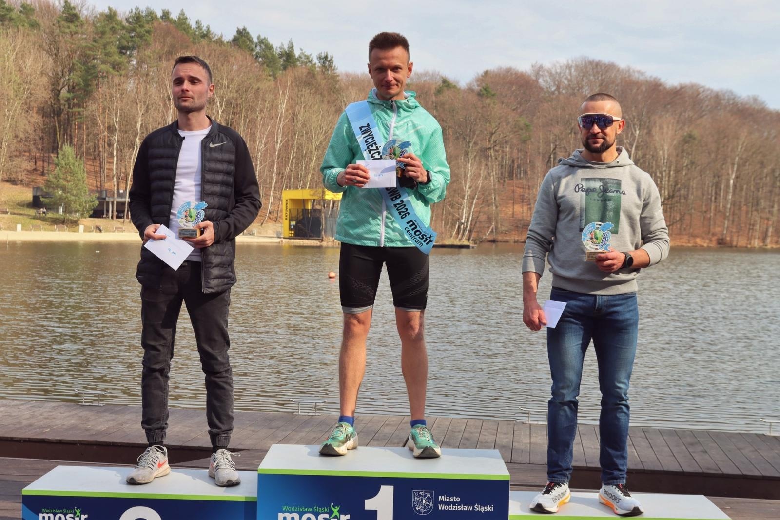 Zdjęcie w galerii na portalu naszwodzislaw.com: Blisko 300 biegaczy na starcie. Błękitna Wstęga Balatonu przyciągnęła tłumy [FOTO] wiadomości z regionu