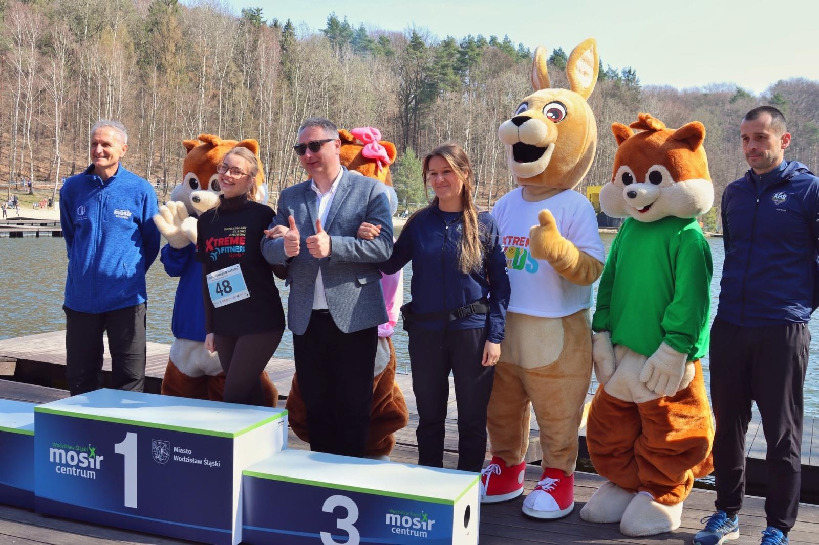 Zdjęcie w galerii na portalu naszwodzislaw.com: Blisko 300 biegaczy na starcie. Błękitna Wstęga Balatonu przyciągnęła tłumy [FOTO] wiadomości z regionu