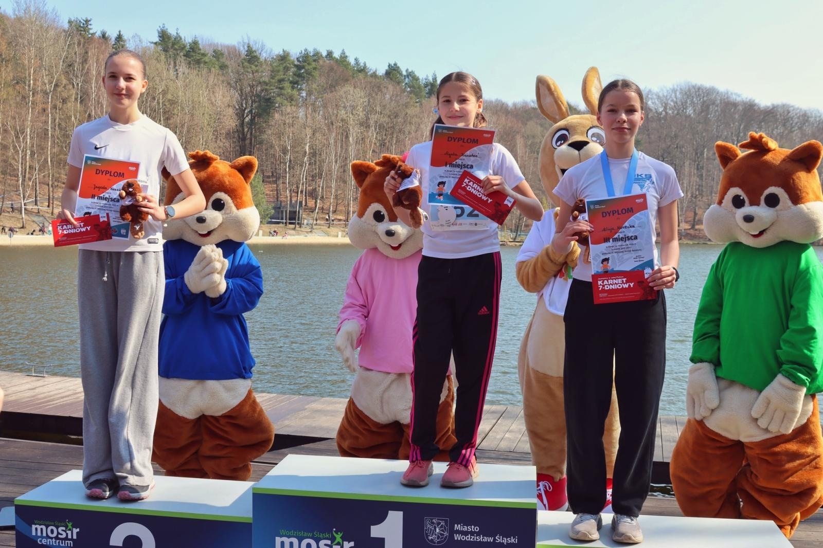 Zdjęcie w galerii na portalu naszwodzislaw.com: Blisko 300 biegaczy na starcie. Błękitna Wstęga Balatonu przyciągnęła tłumy [FOTO] wiadomości z regionu