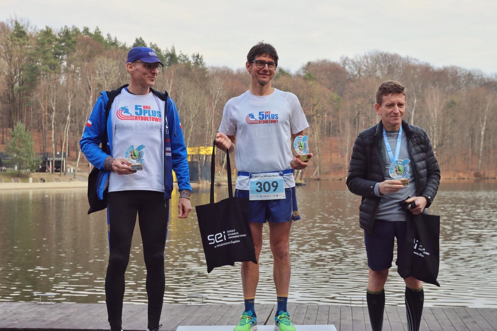 Zdjęcie w galerii na portalu naszwodzislaw.com: Blisko 300 biegaczy na starcie. Błękitna Wstęga Balatonu przyciągnęła tłumy [FOTO] wiadomości z regionu