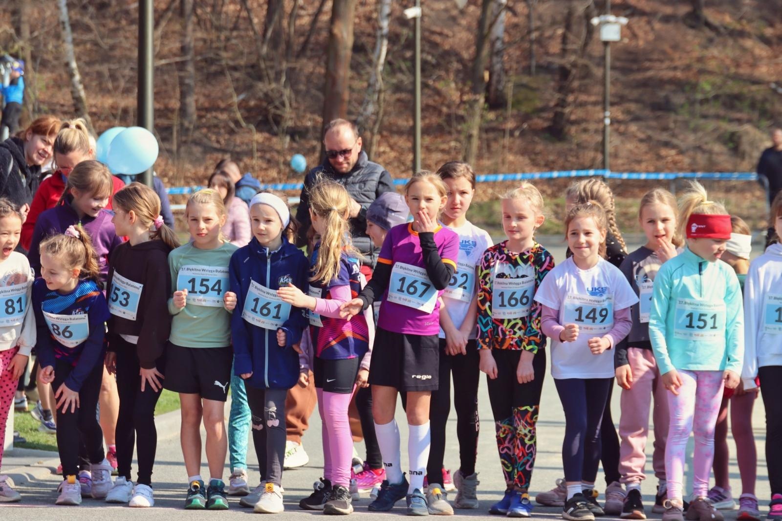 Zdjęcie w galerii na portalu naszwodzislaw.com: Blisko 300 biegaczy na starcie. Błękitna Wstęga Balatonu przyciągnęła tłumy [FOTO] wiadomości z regionu